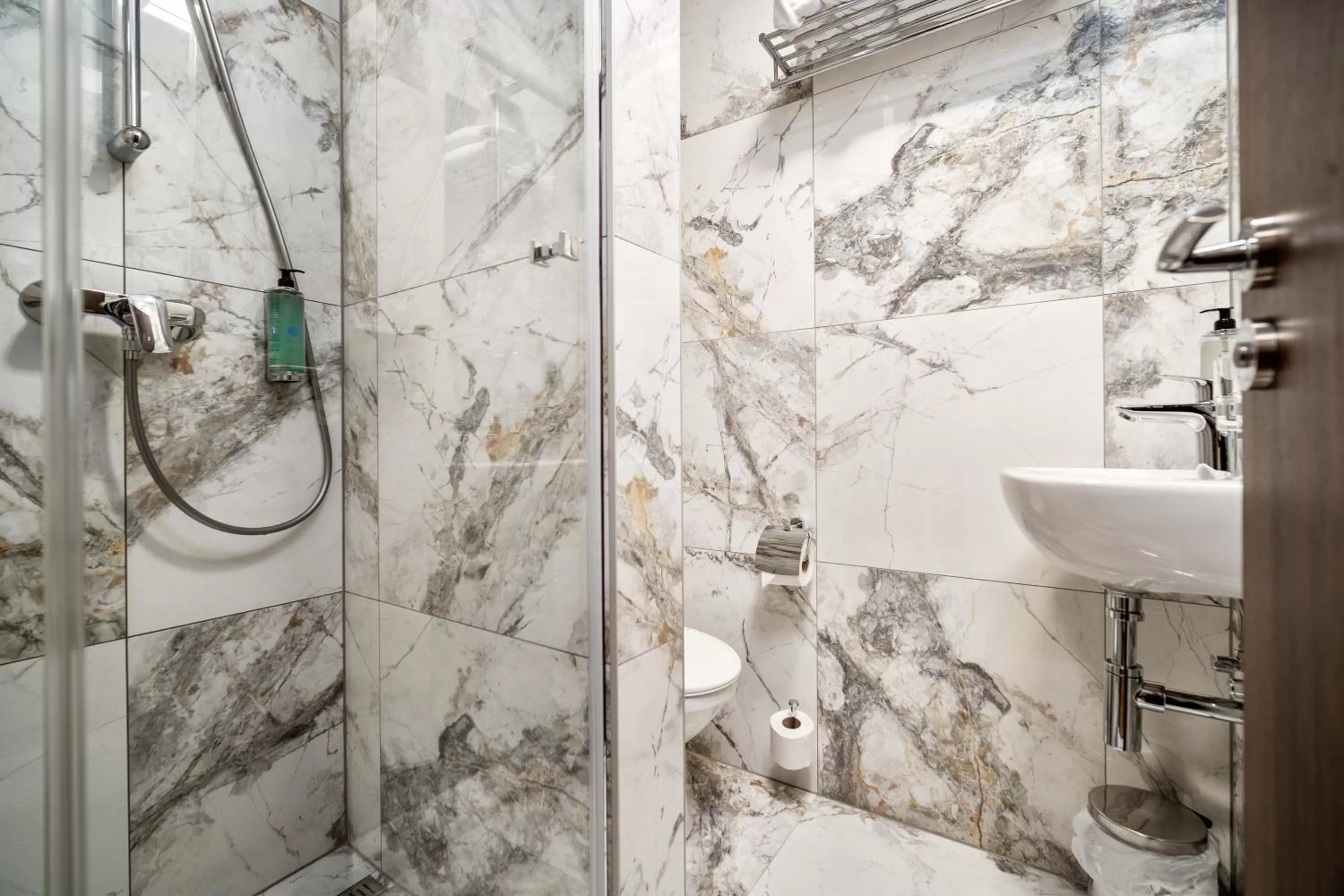 Shower in Hotel MAXPLAZA