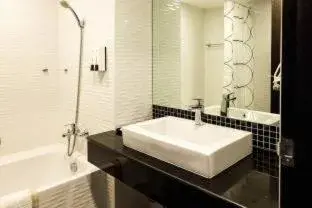 Bathroom in Picnic Hotel Bangkok