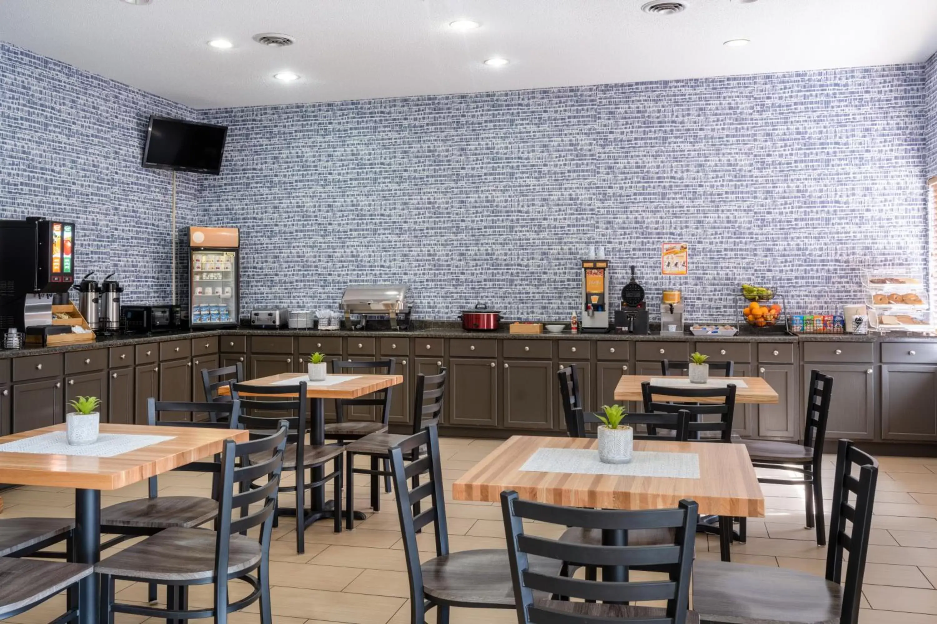 Breakfast in AmericInn by Wyndham Cedar Rapids North Breakfast in AmericInn by Wyndham Cedar Rapids North