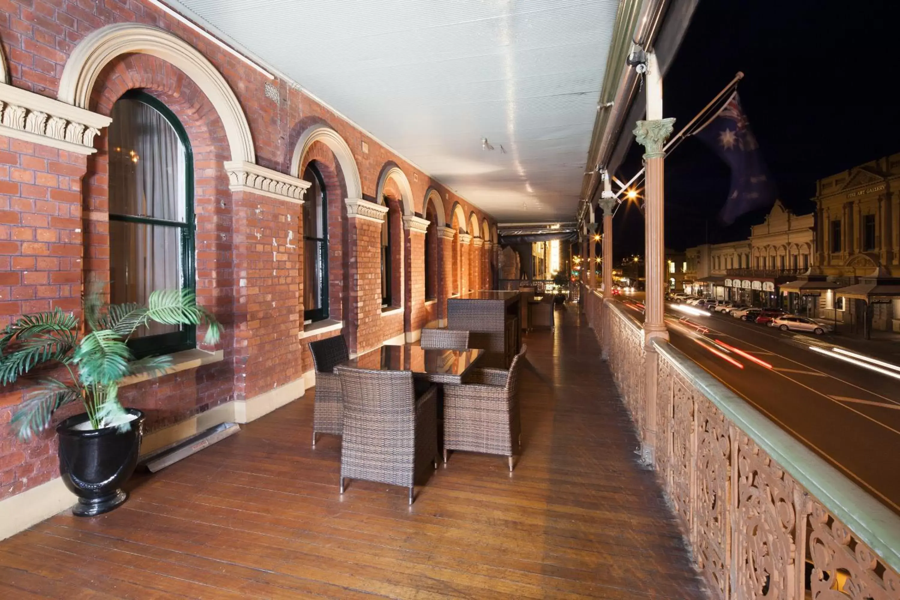 Balcony/Terrace, Restaurant/Places to Eat in Quality Inn The George Hotel Ballarat