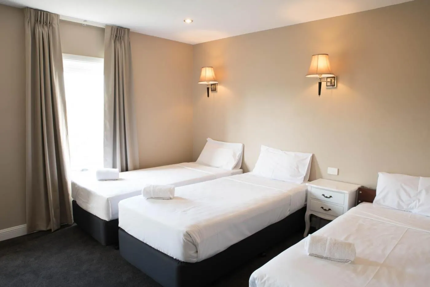 Bed in Lily Sands Inn