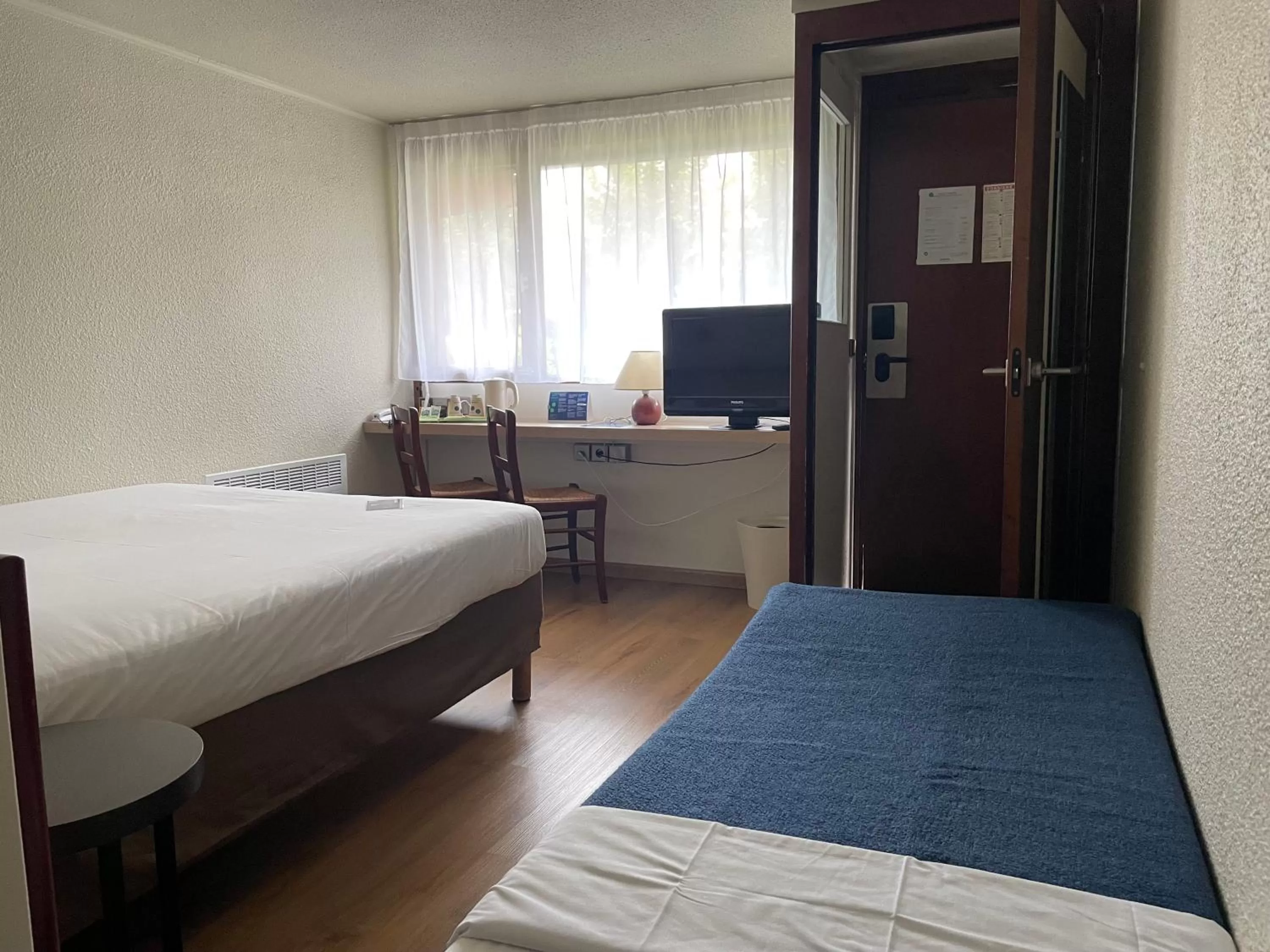 Photo of the whole room, Bed in Campanile Rouen Nord - Mont-Saint-Aignan