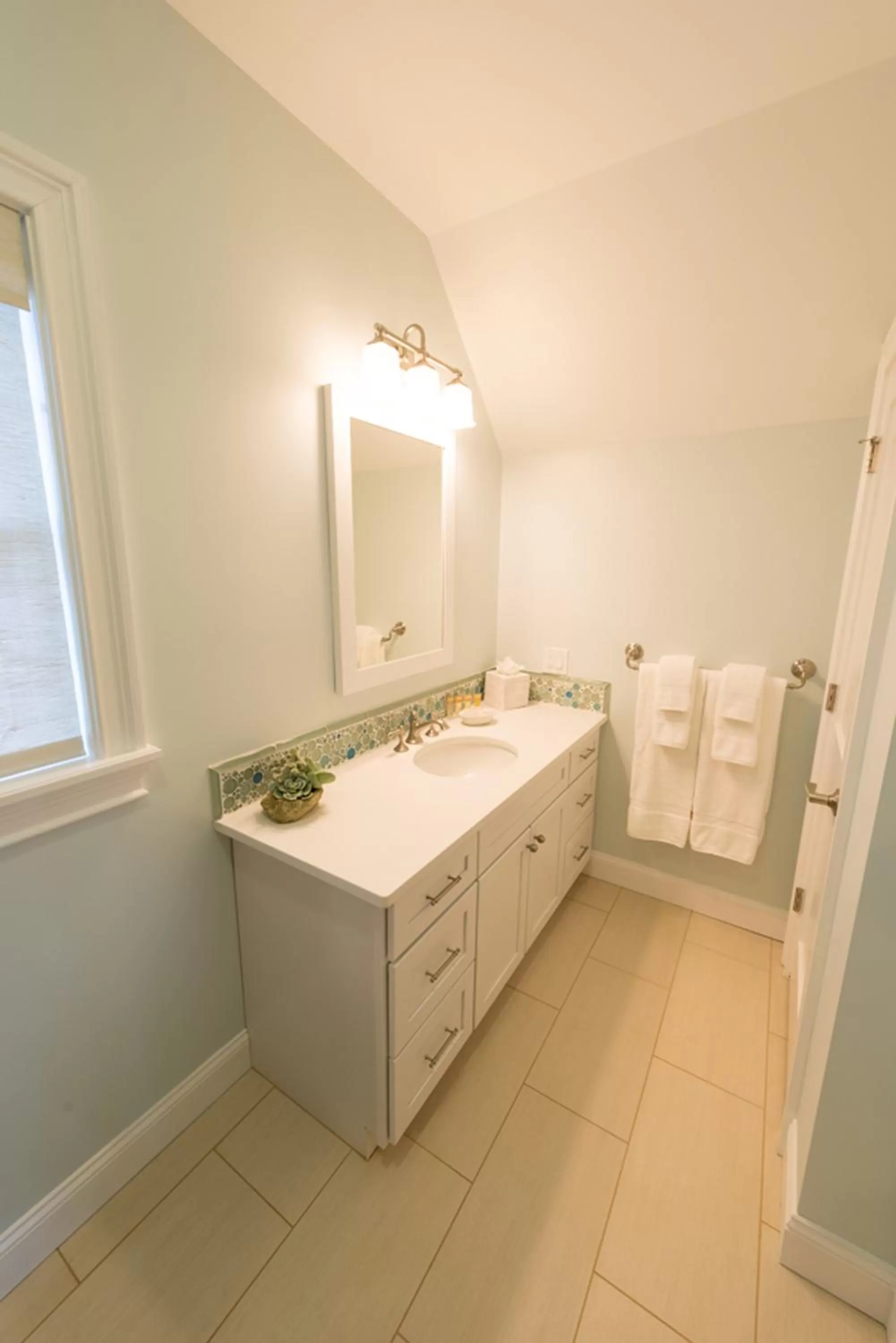 Bathroom in The East Island Reserve Hotel
