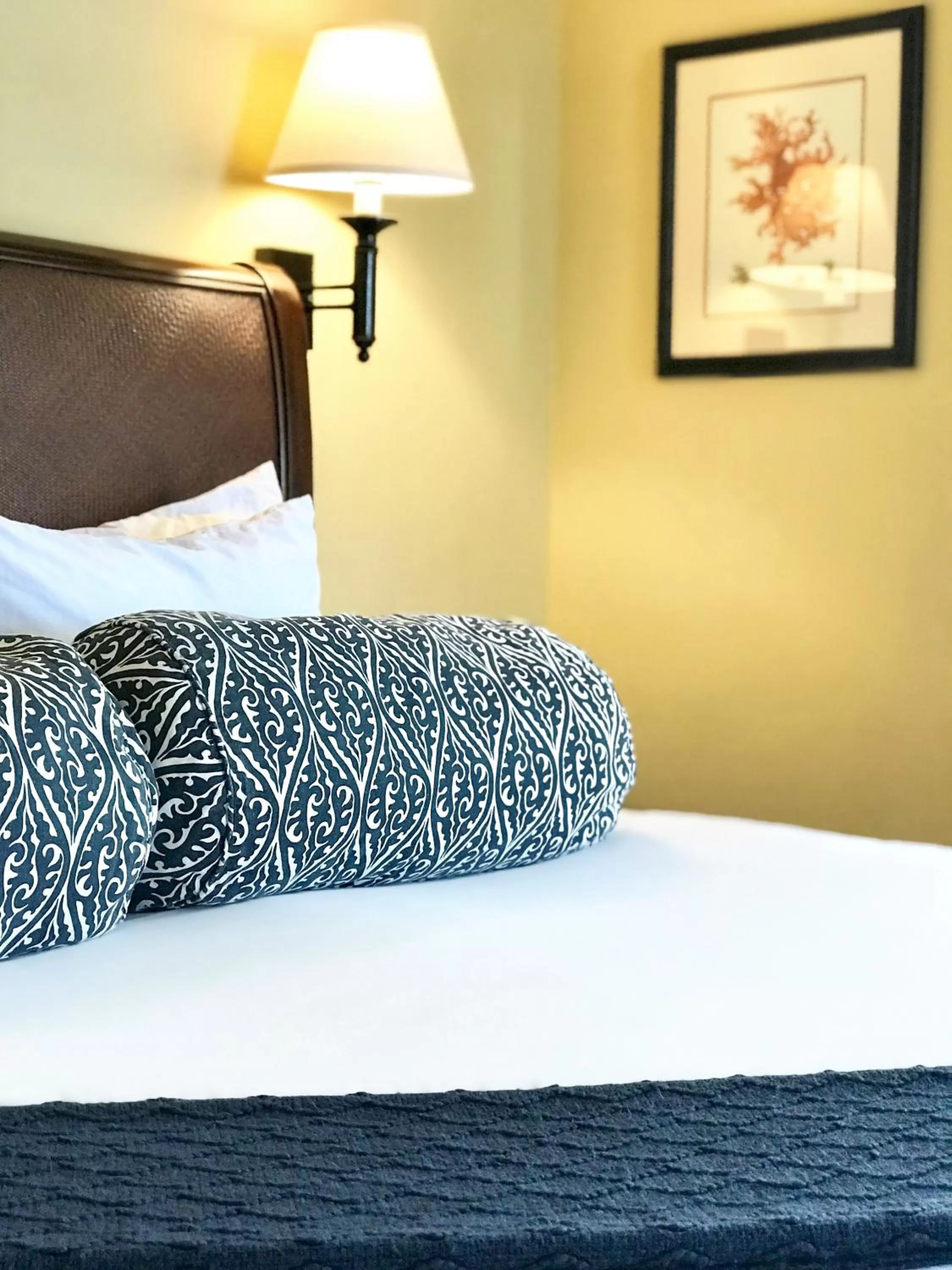 Bed in West Cliff Inn, A Four Sisters Inn