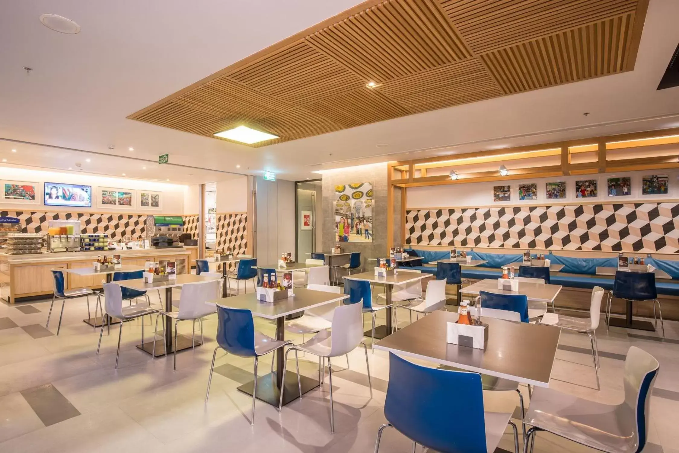 Restaurant/Places to Eat in Holiday Inn Express Bangkok Sathorn, an IHG Hotel