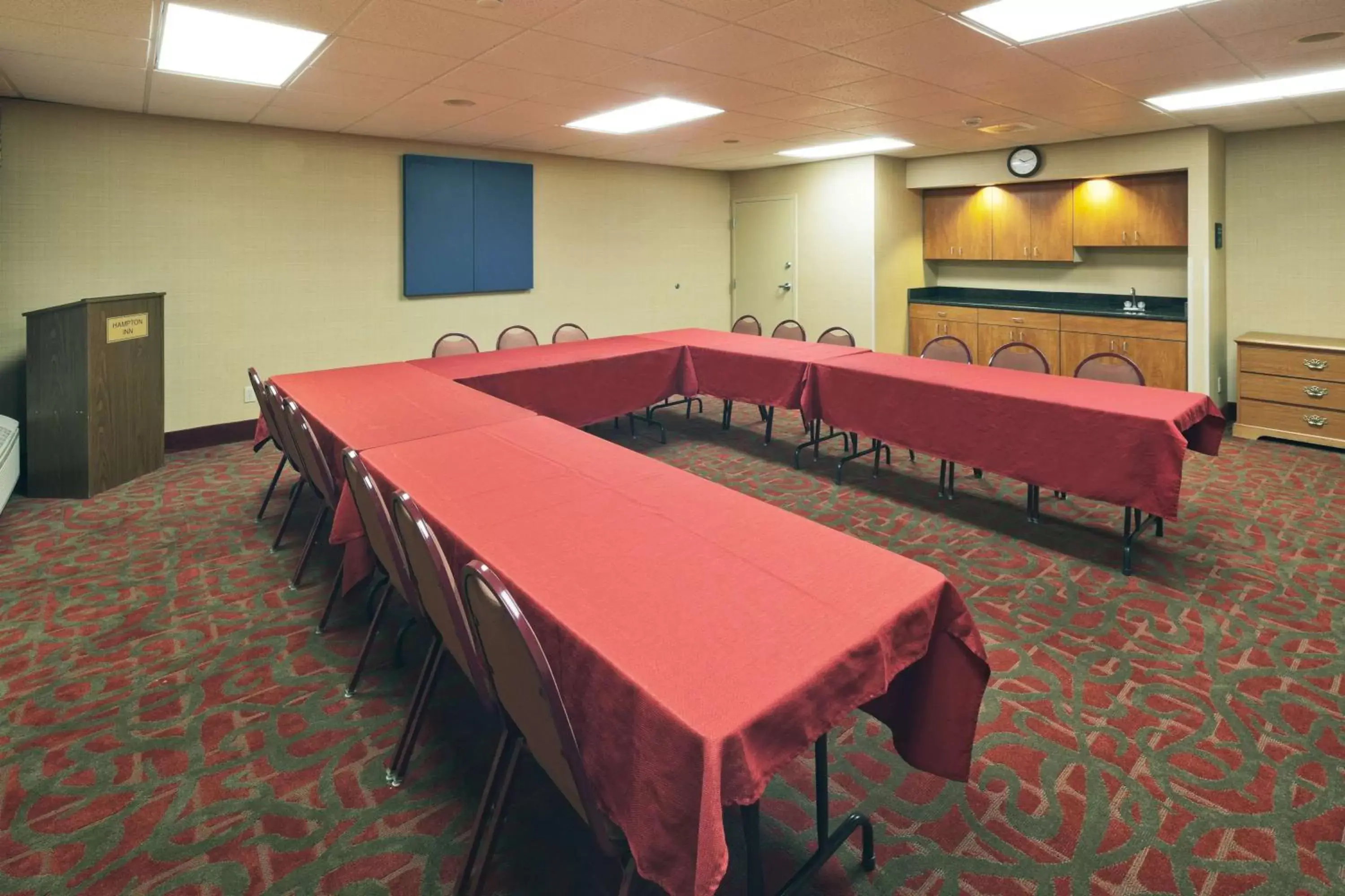 Meeting/conference room in Hampton Inn Youngstown-North