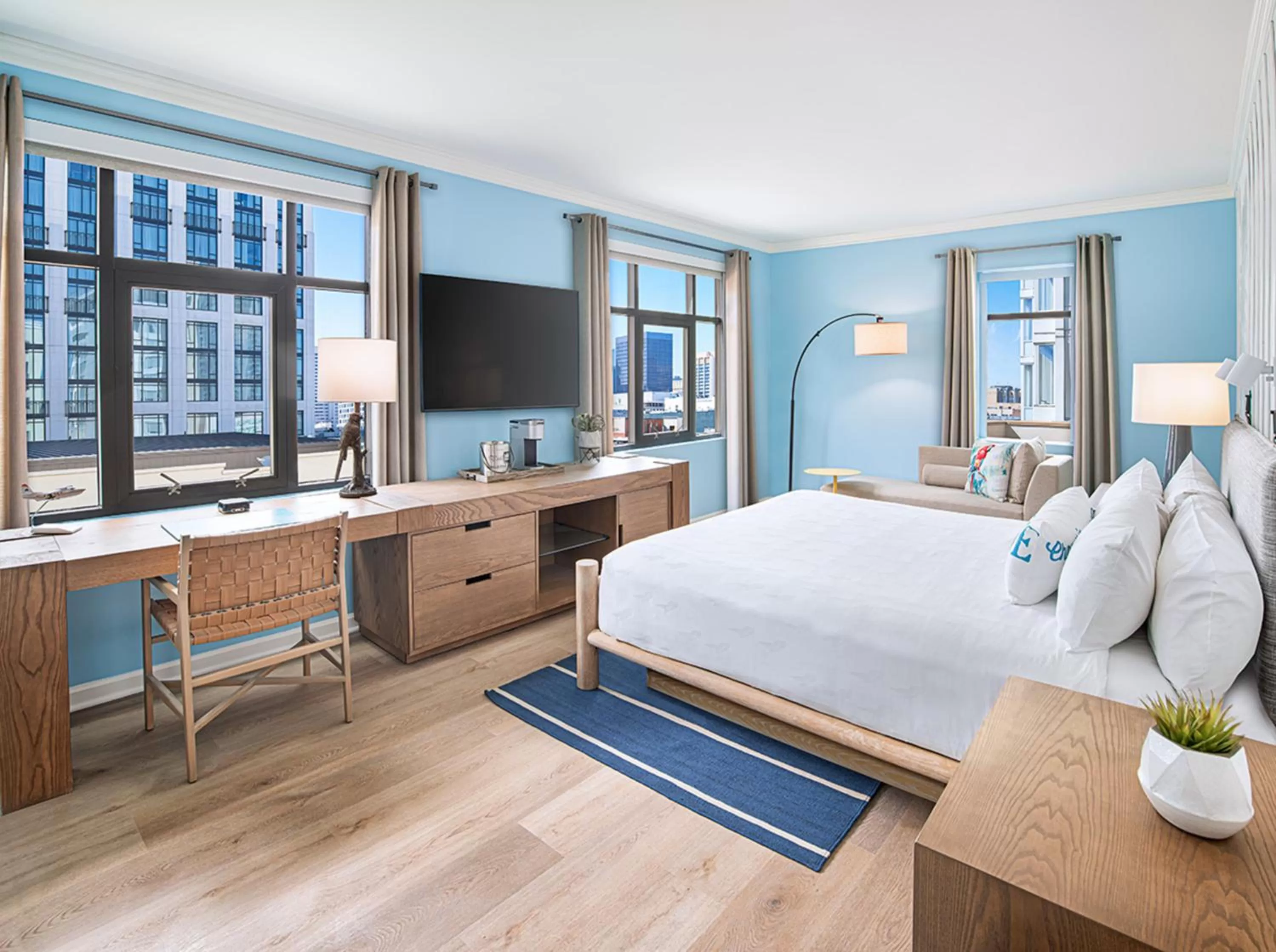 Living room, Bed in Margaritaville Hotel San Diego Gaslamp Quarter