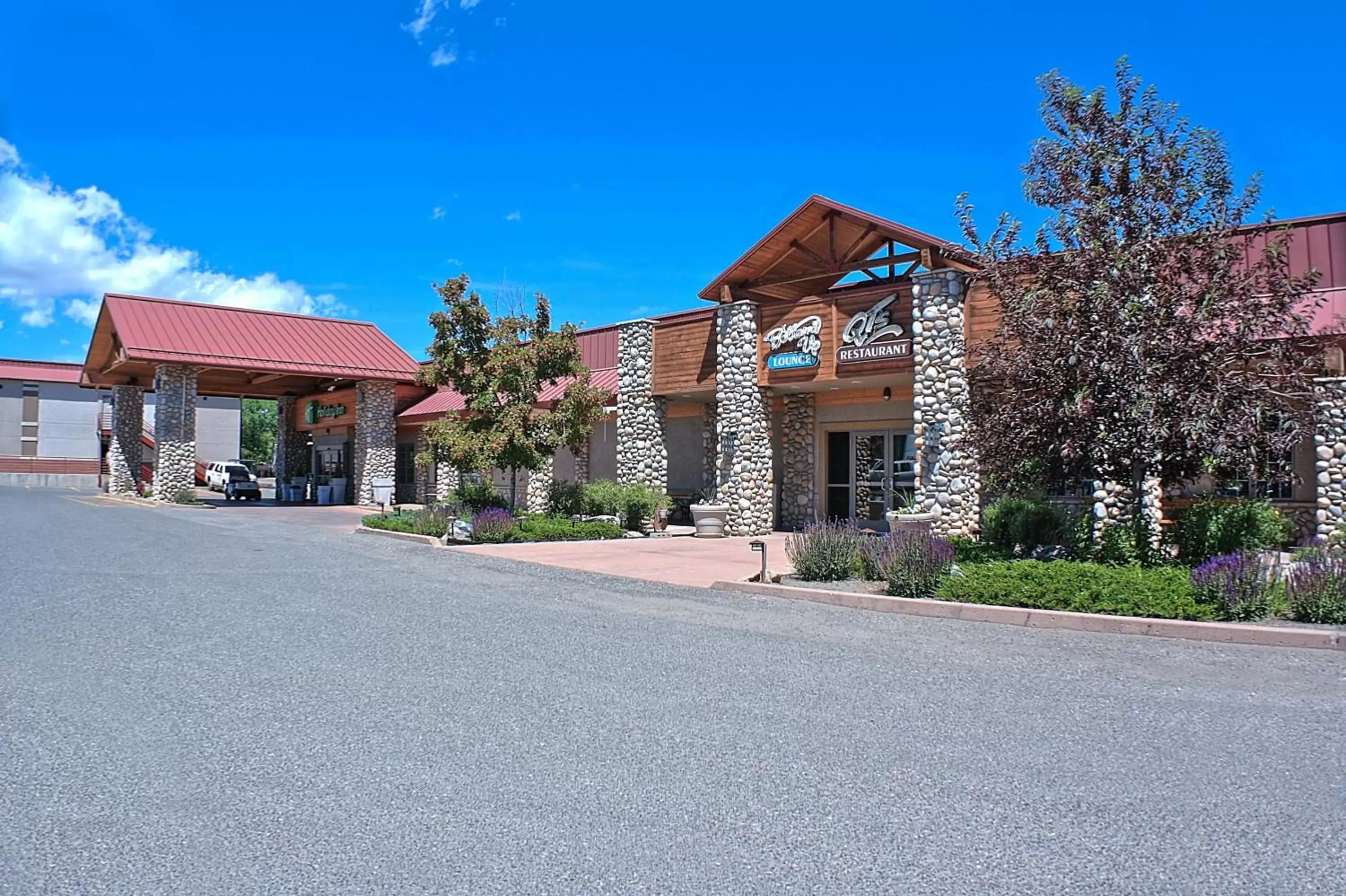 Property Building in Holiday Inn Cody at Buffalo Bill Village, an IHG Hotel