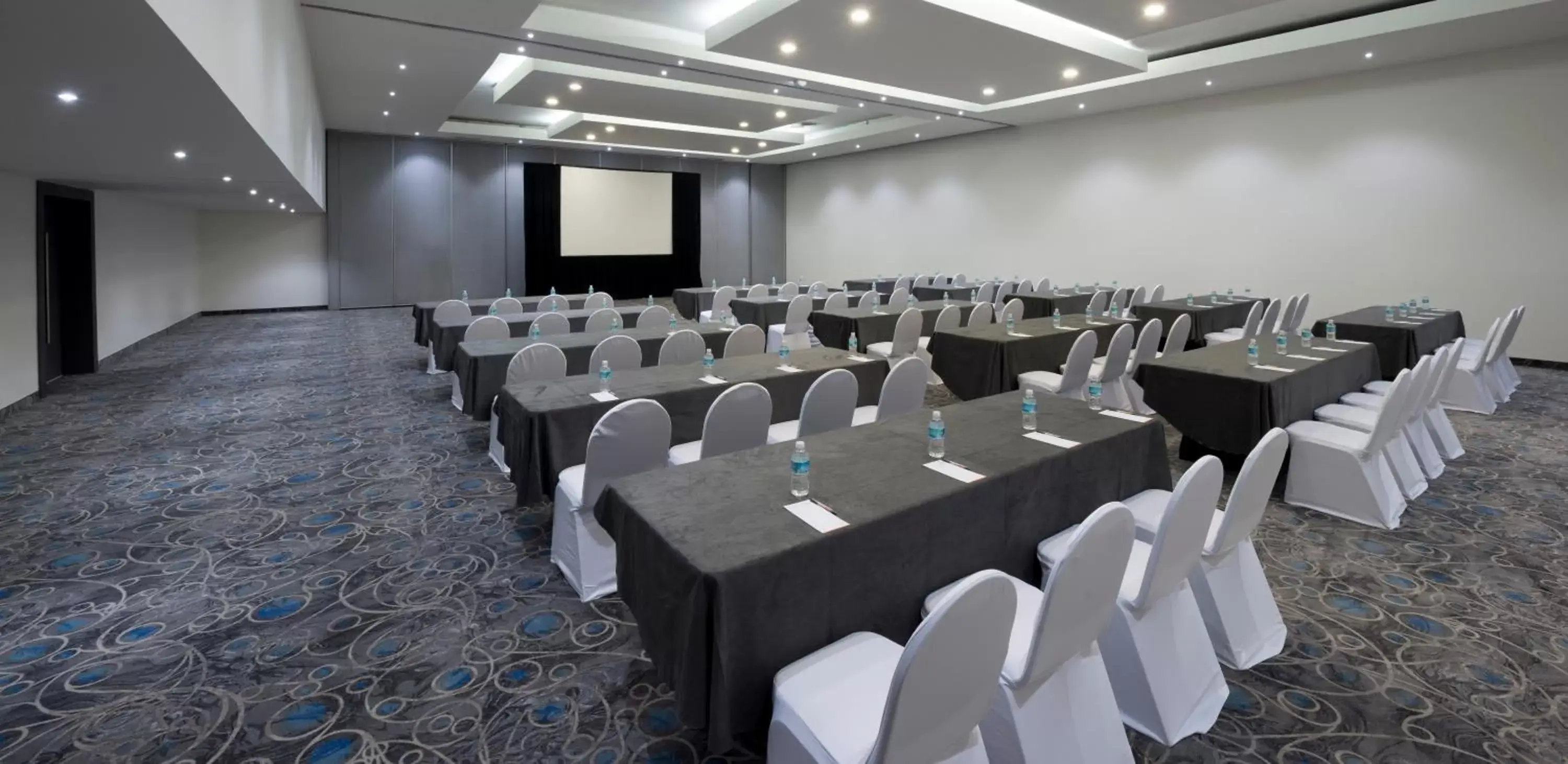 Meeting/conference room in Real Inn Tijuana by Camino Real Hotels