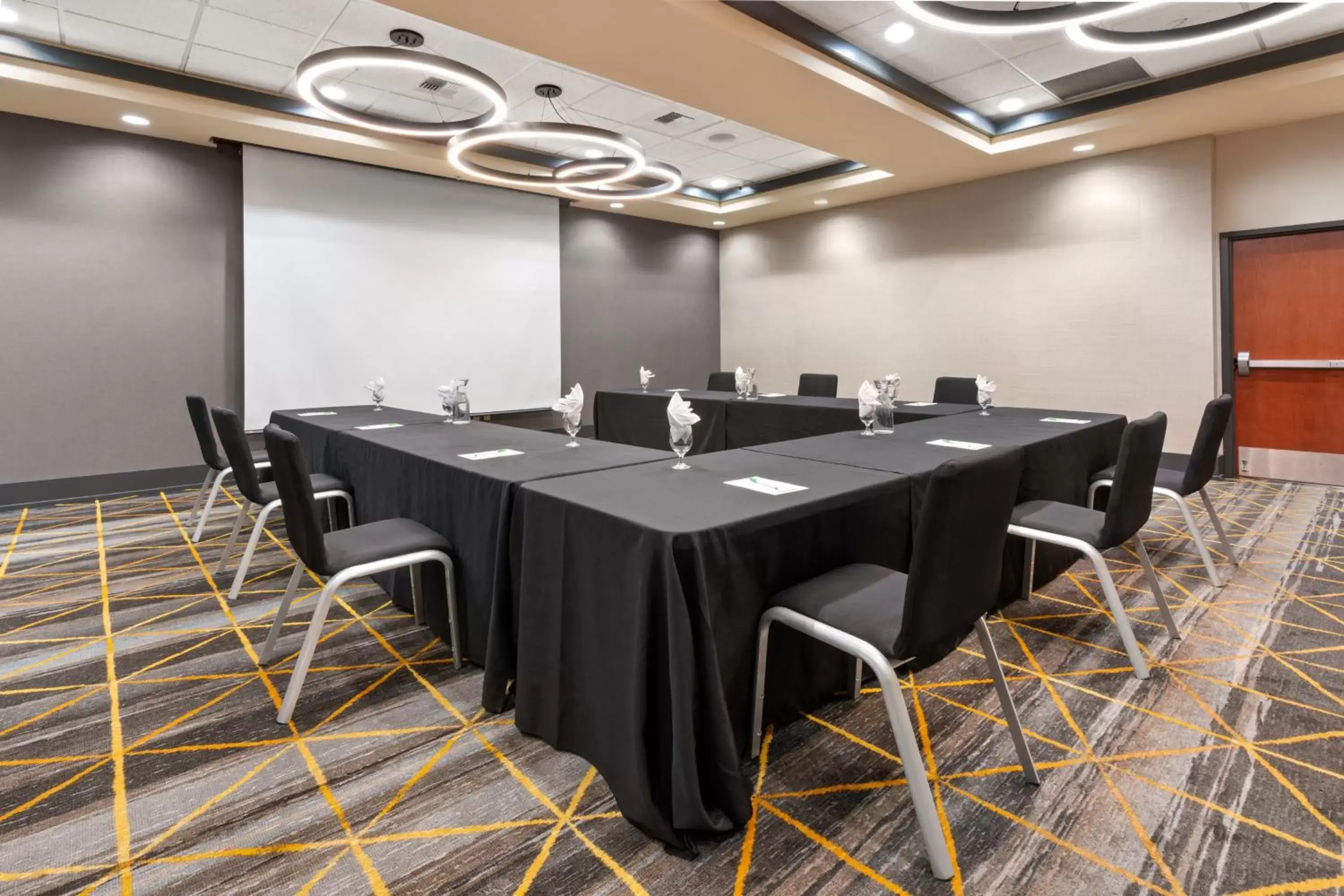 Meeting/conference room in Holiday Inn Yakima, an IHG Hotel