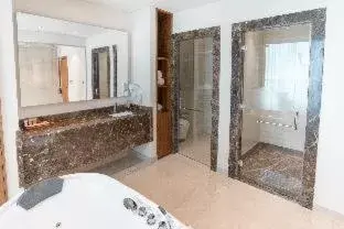Bath, Bathroom in Century Hotel Doha