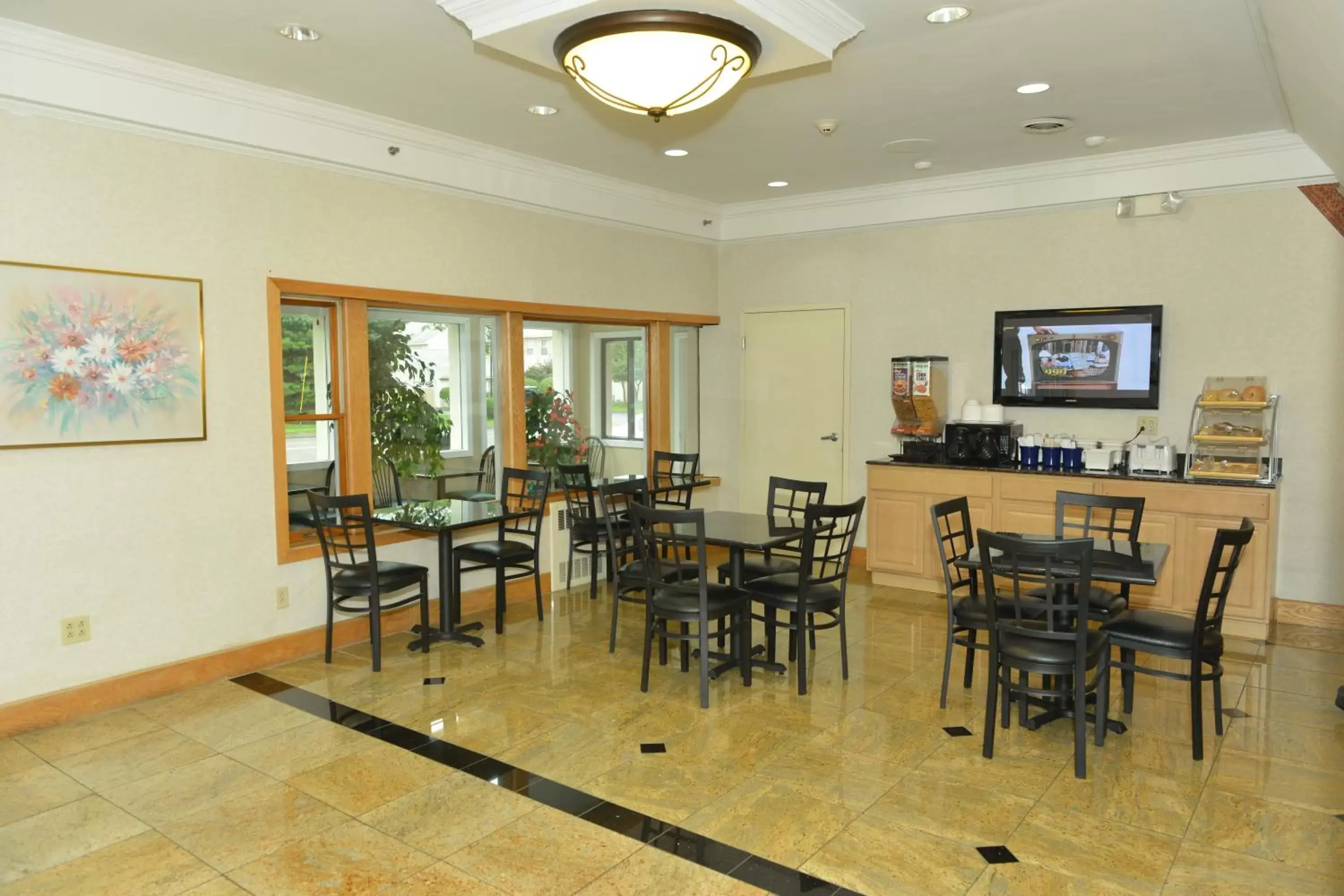 Restaurant/Places to Eat in Whitney Inn & Suites