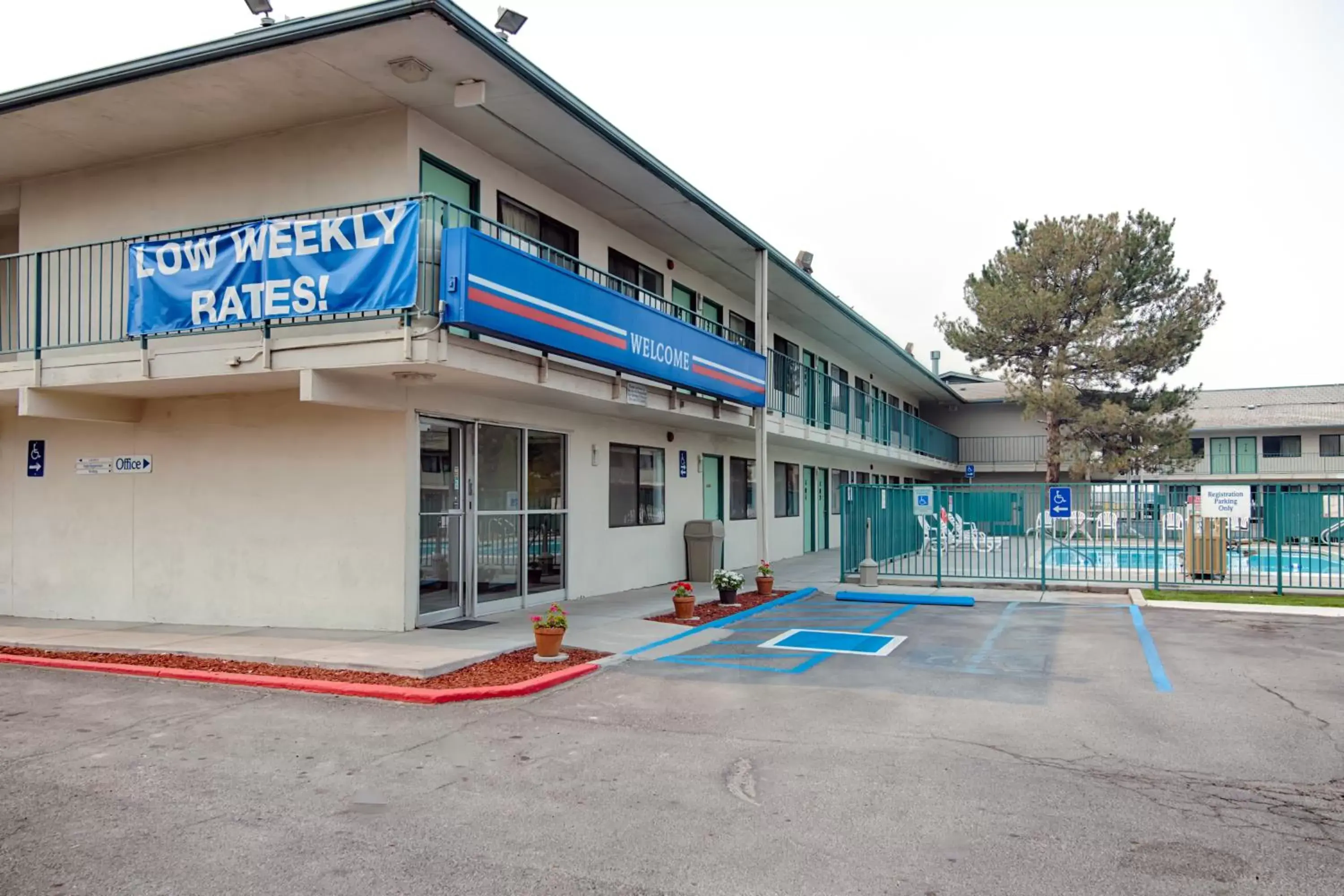 Facade/entrance, Property Building in Motel 6-Winnemucca, NV