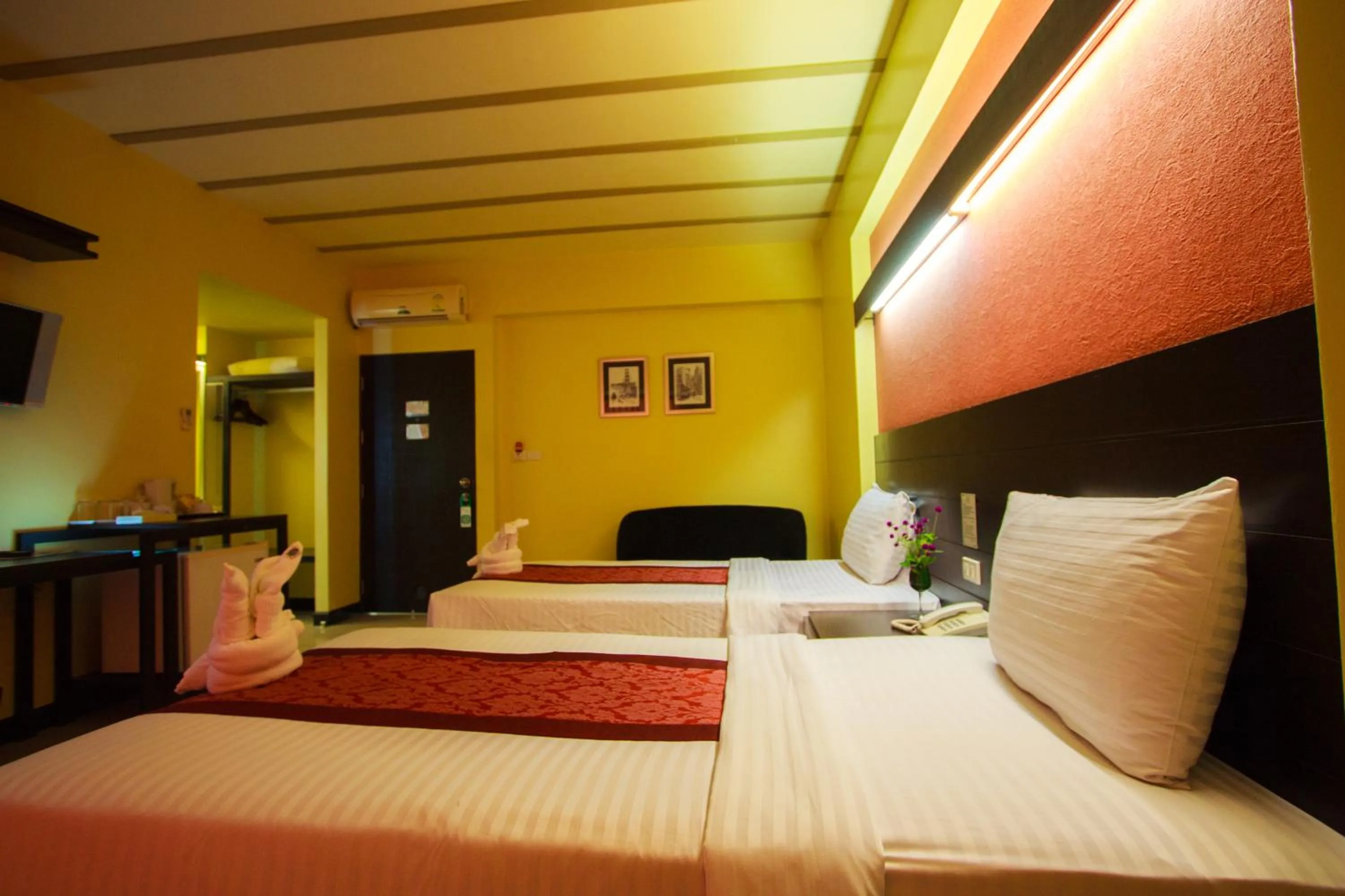 Decorative detail, Bed in Brookside Valley Resort