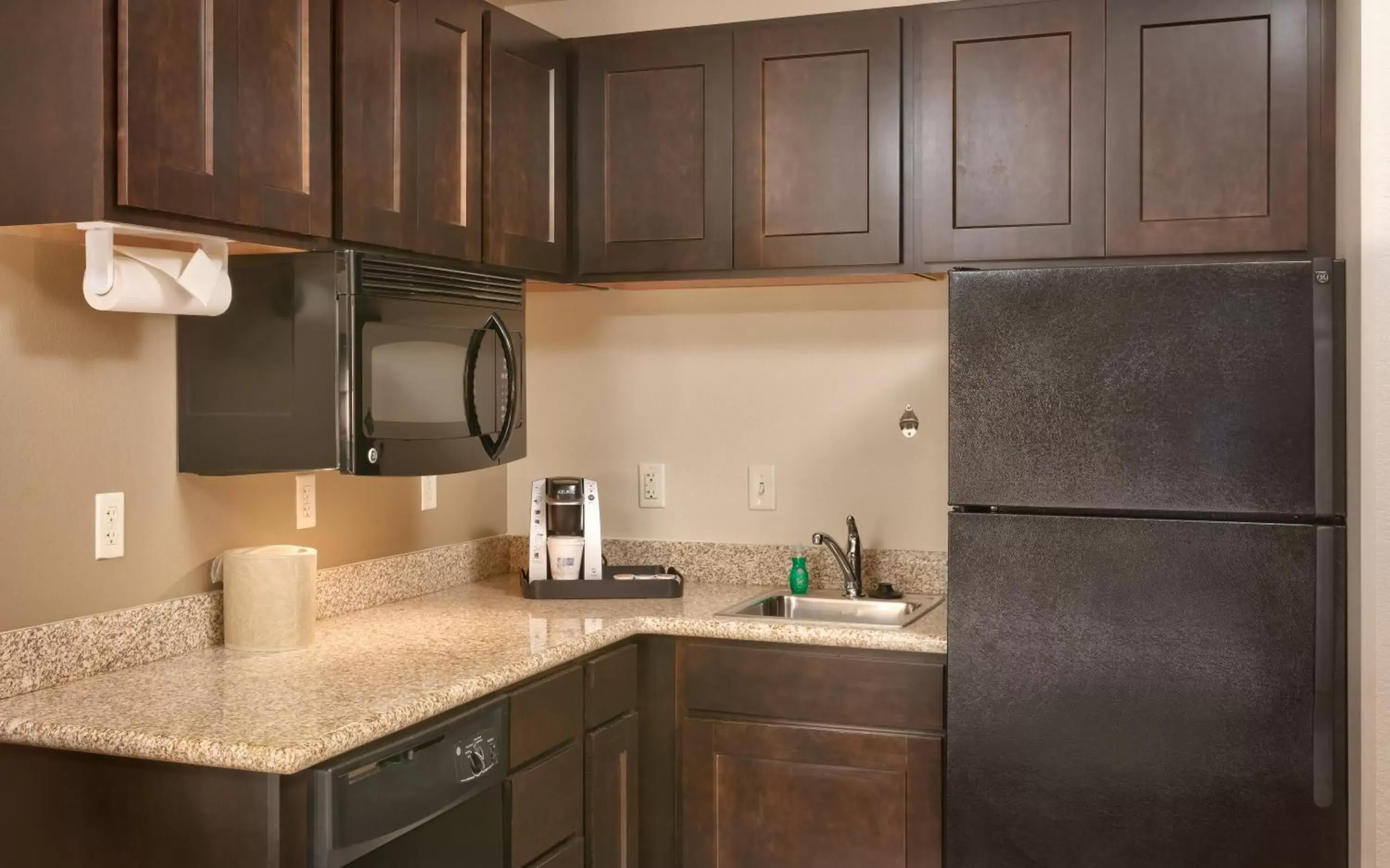 Photo of the whole room, Kitchen/Kitchenette in Holiday Inn Express Orem-North Provo, an IHG Hotel