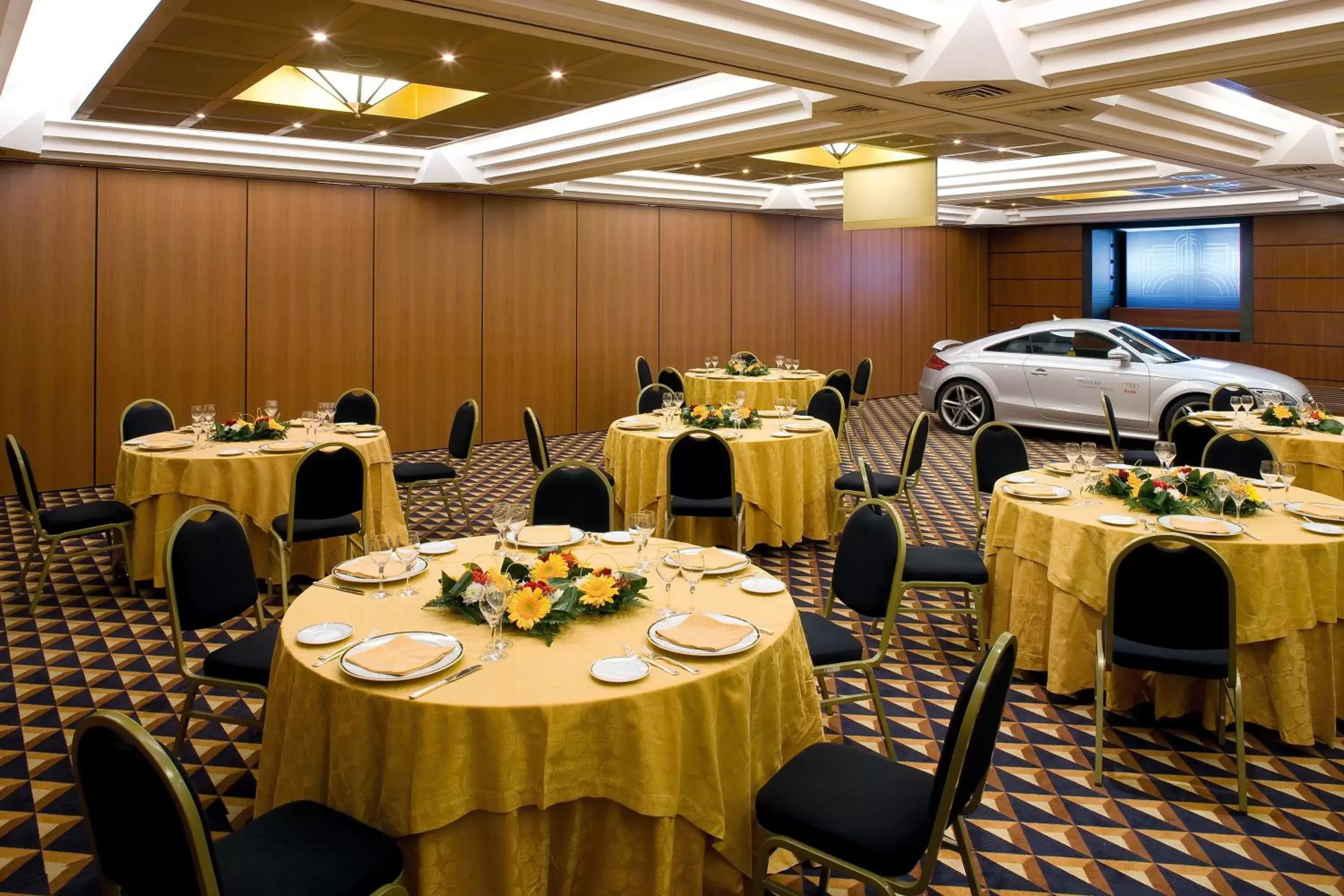 Restaurant/places to eat, Banquet Facilities in Ramada by Wyndham Naples