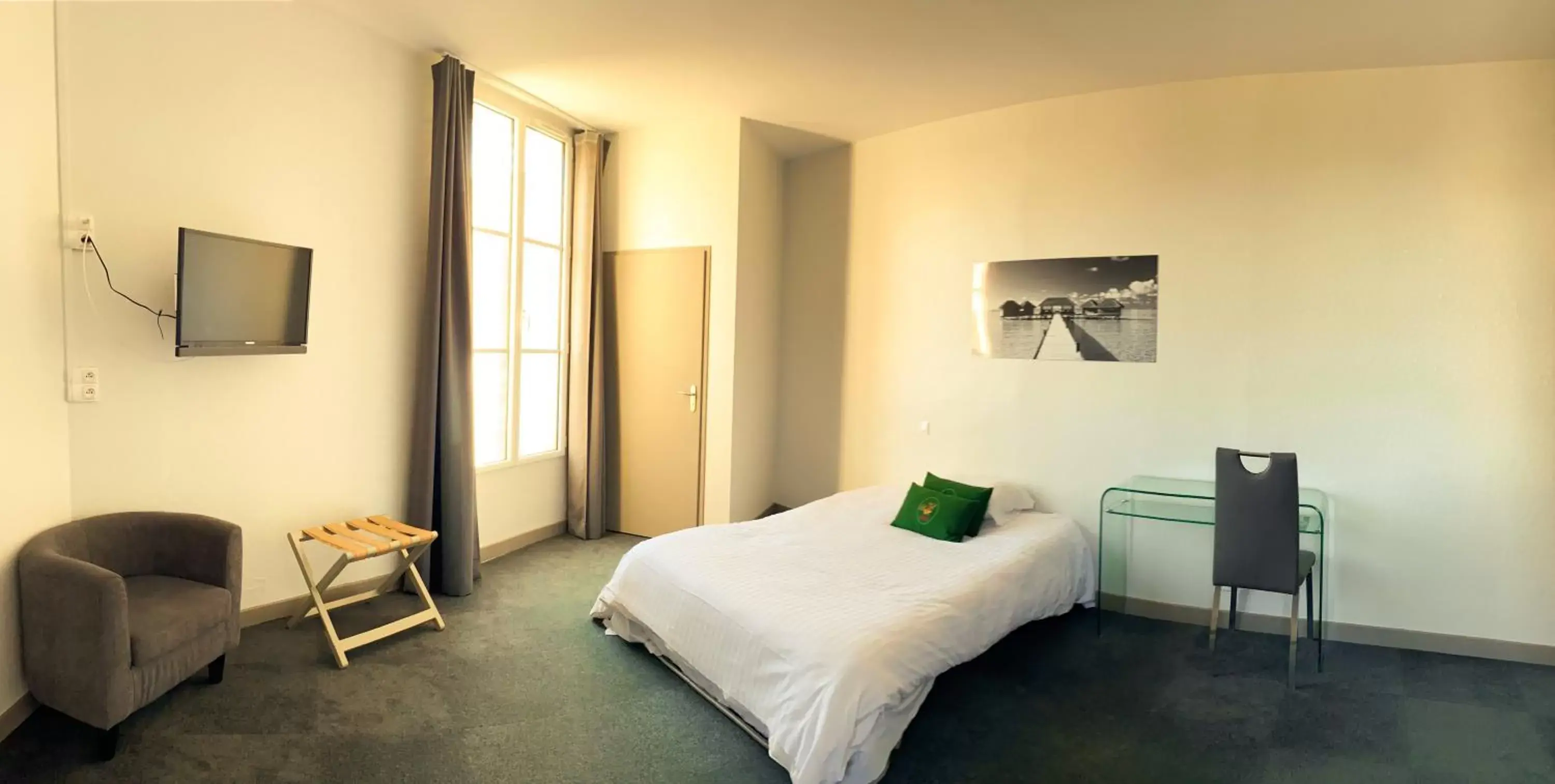 Photo of the whole room, Bed in Colette Hôtel