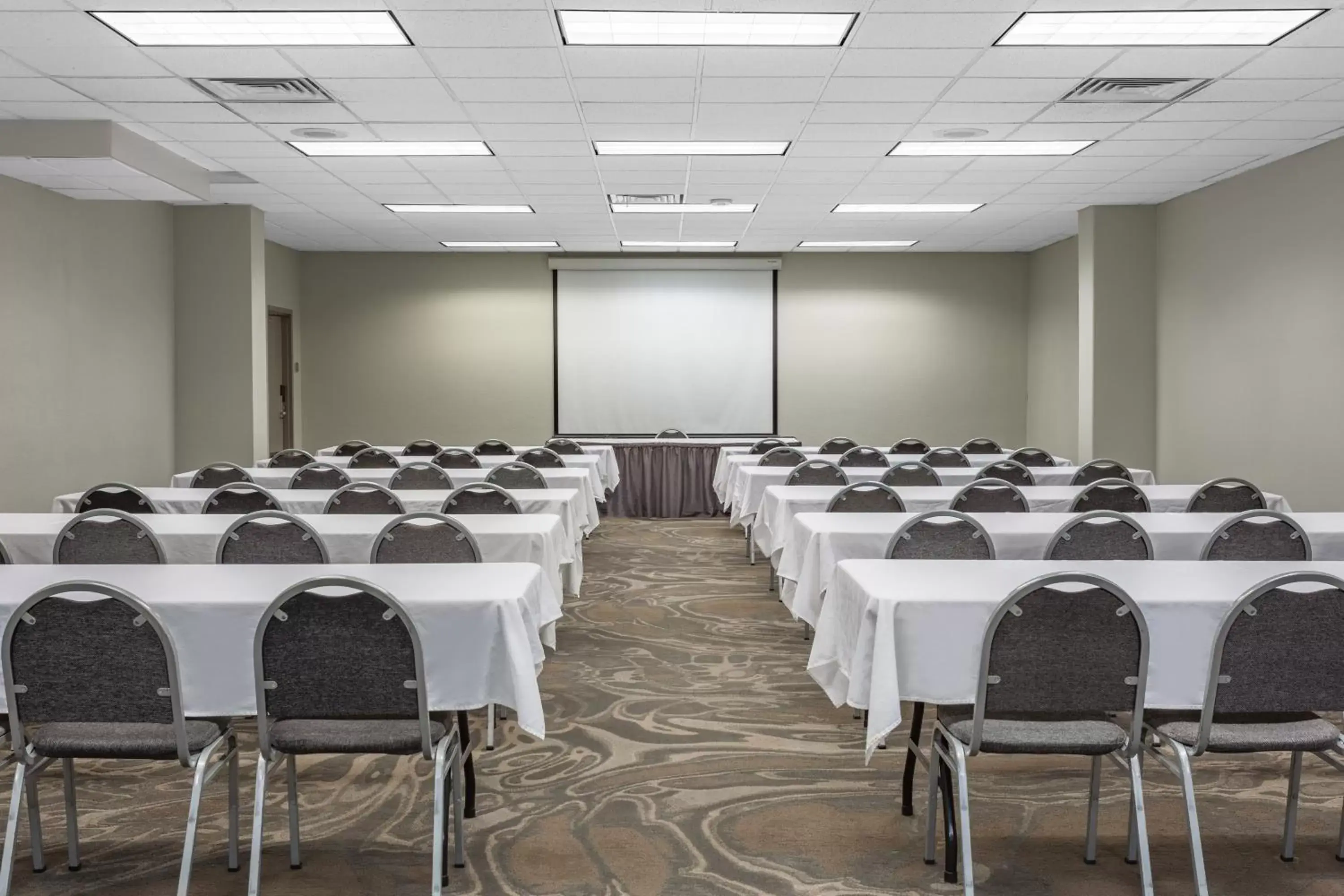 Meeting/conference room in Holiday Inn Rockford, an IHG Hotel