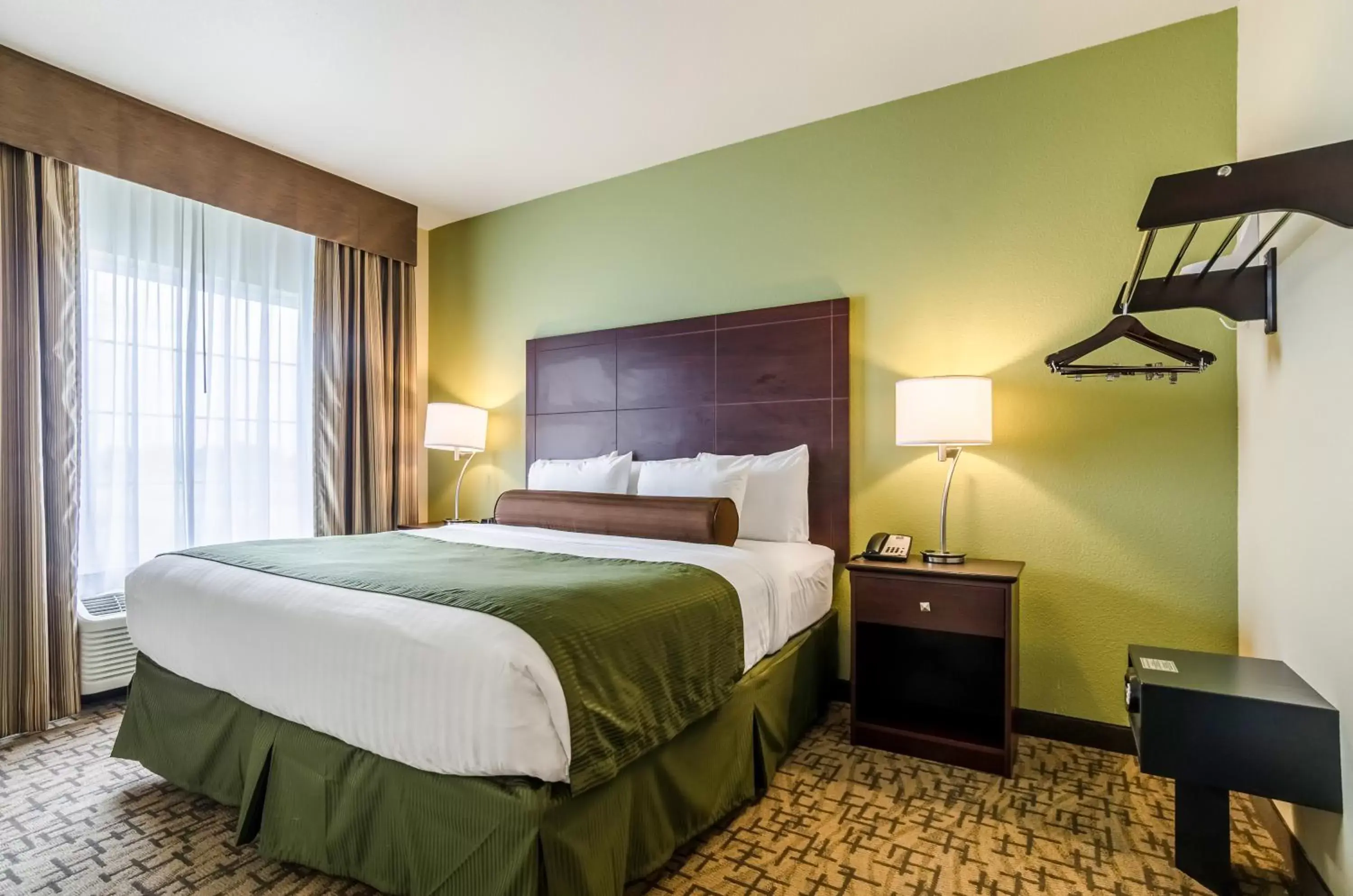 Bed in Cobblestone Hotel & Suites - McCook