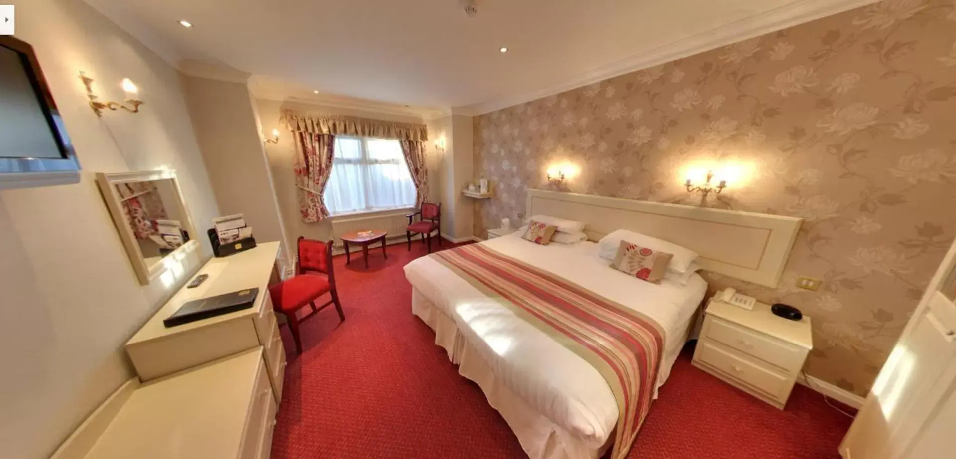 Bedroom in Consort Hotel