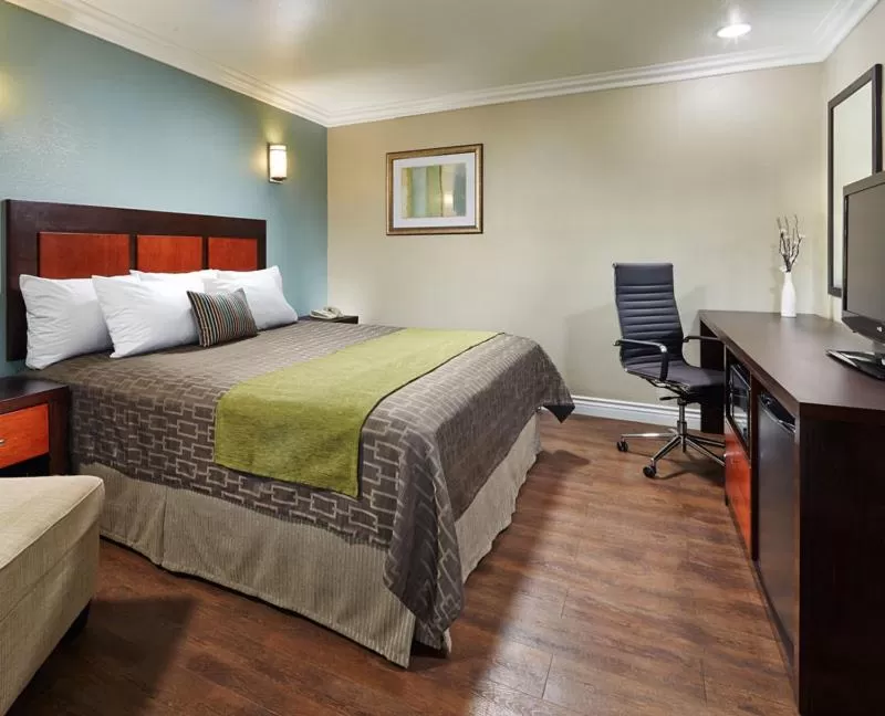 Bed in American Inn Downey