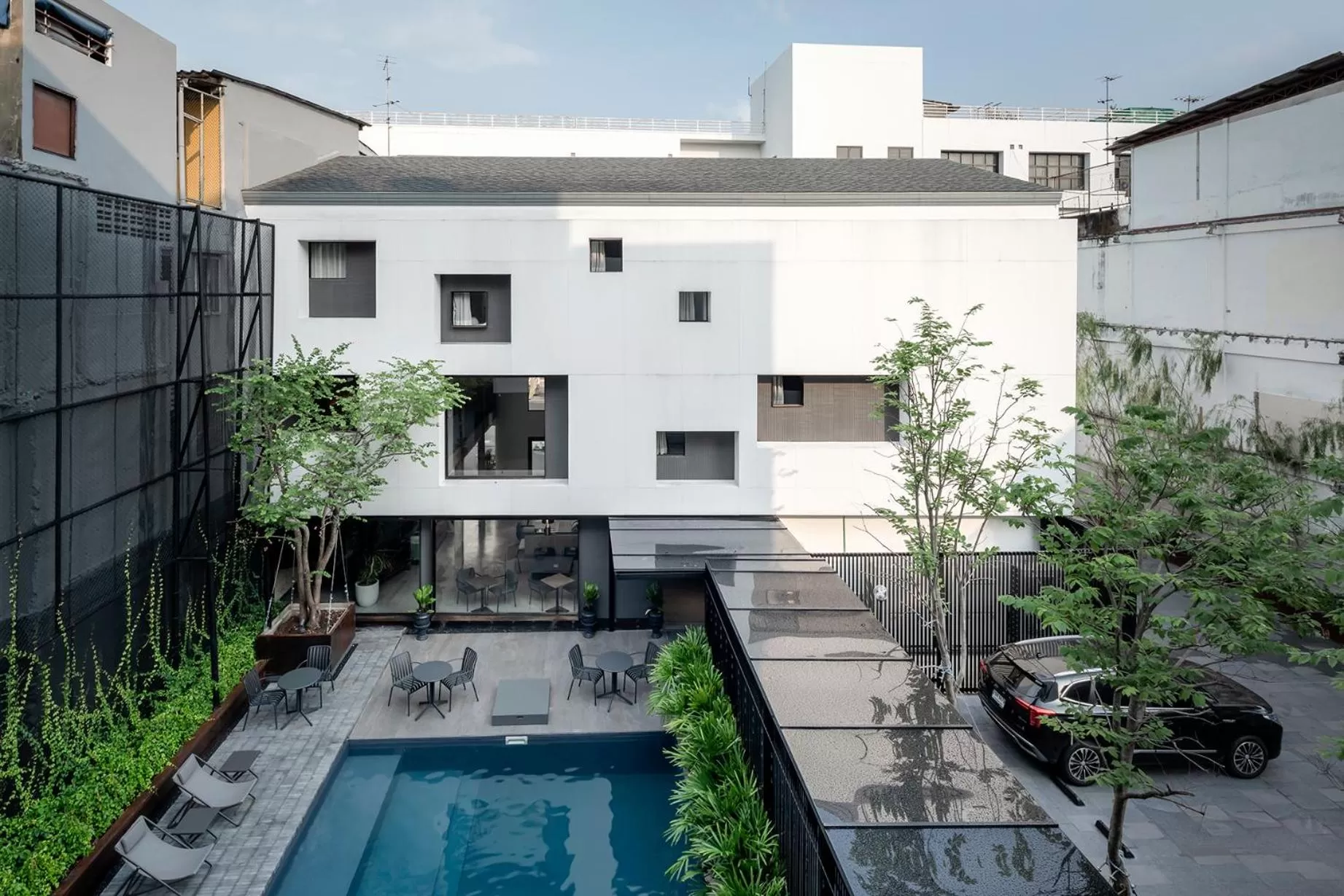 Swimming pool in Lilit Bang Lumphu Hotel