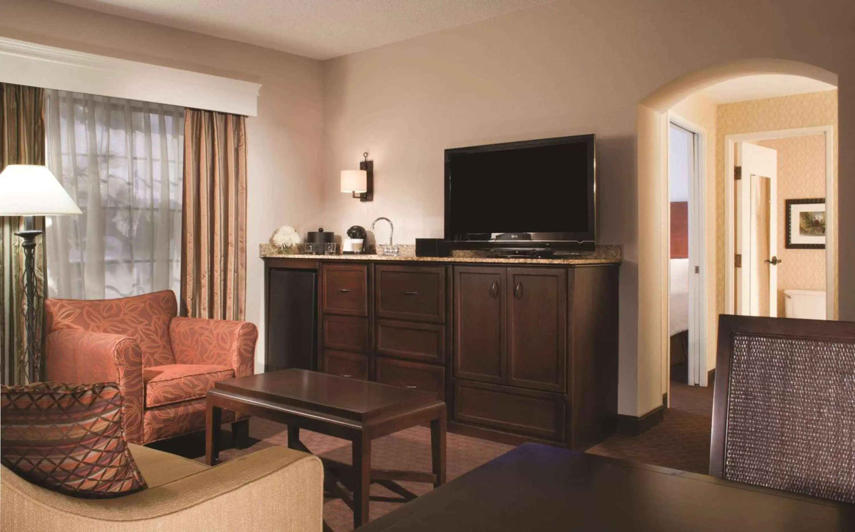 Bedroom, Seating Area in Embassy Suites by Hilton Flagstaff