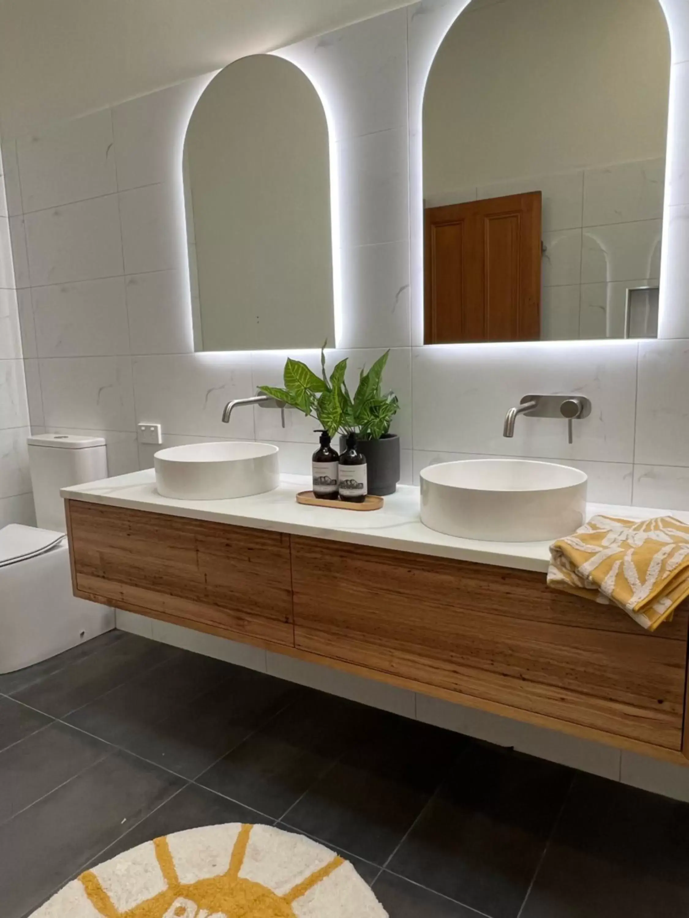 Bathroom in Seacombe House Motor Inn Port Fairy