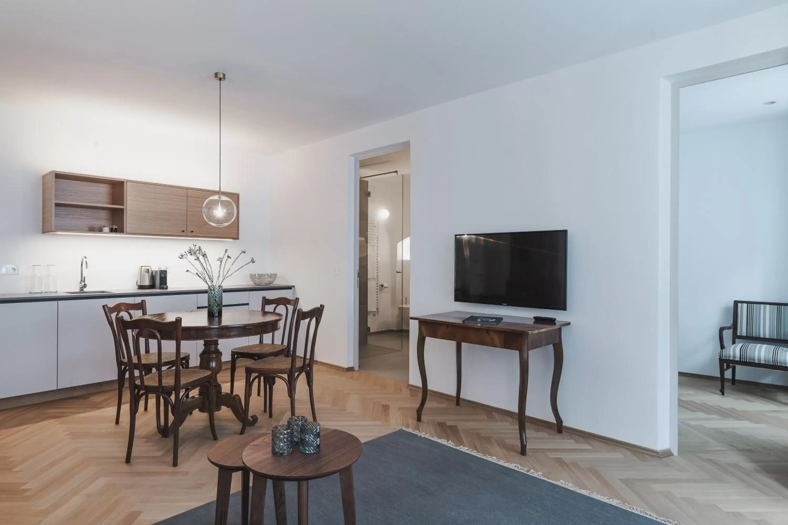 Living room, TV/Entertainment Center in Kuntino Suites