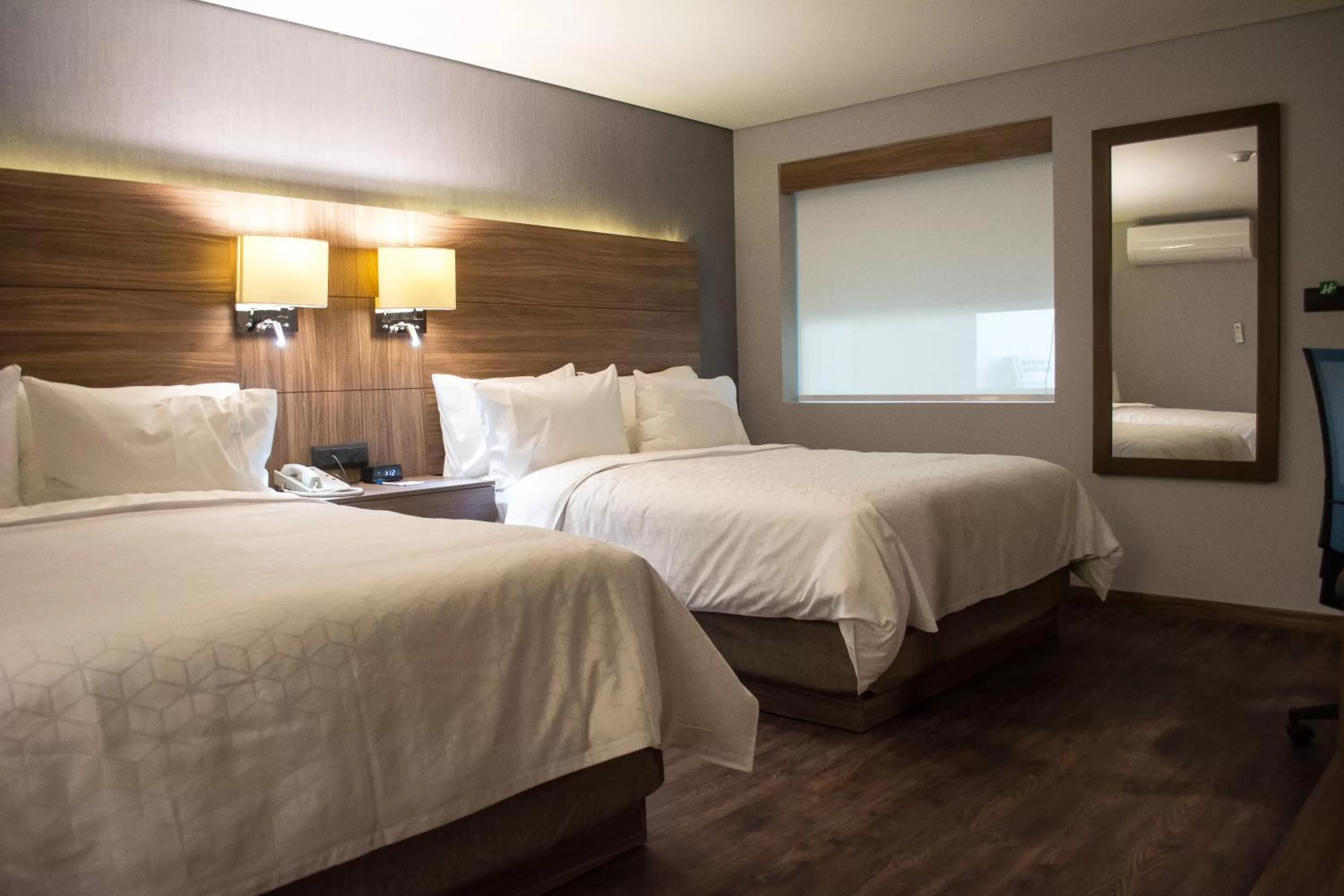 Photo of the whole room, Bed in Holiday Inn Express Morelia by IHG