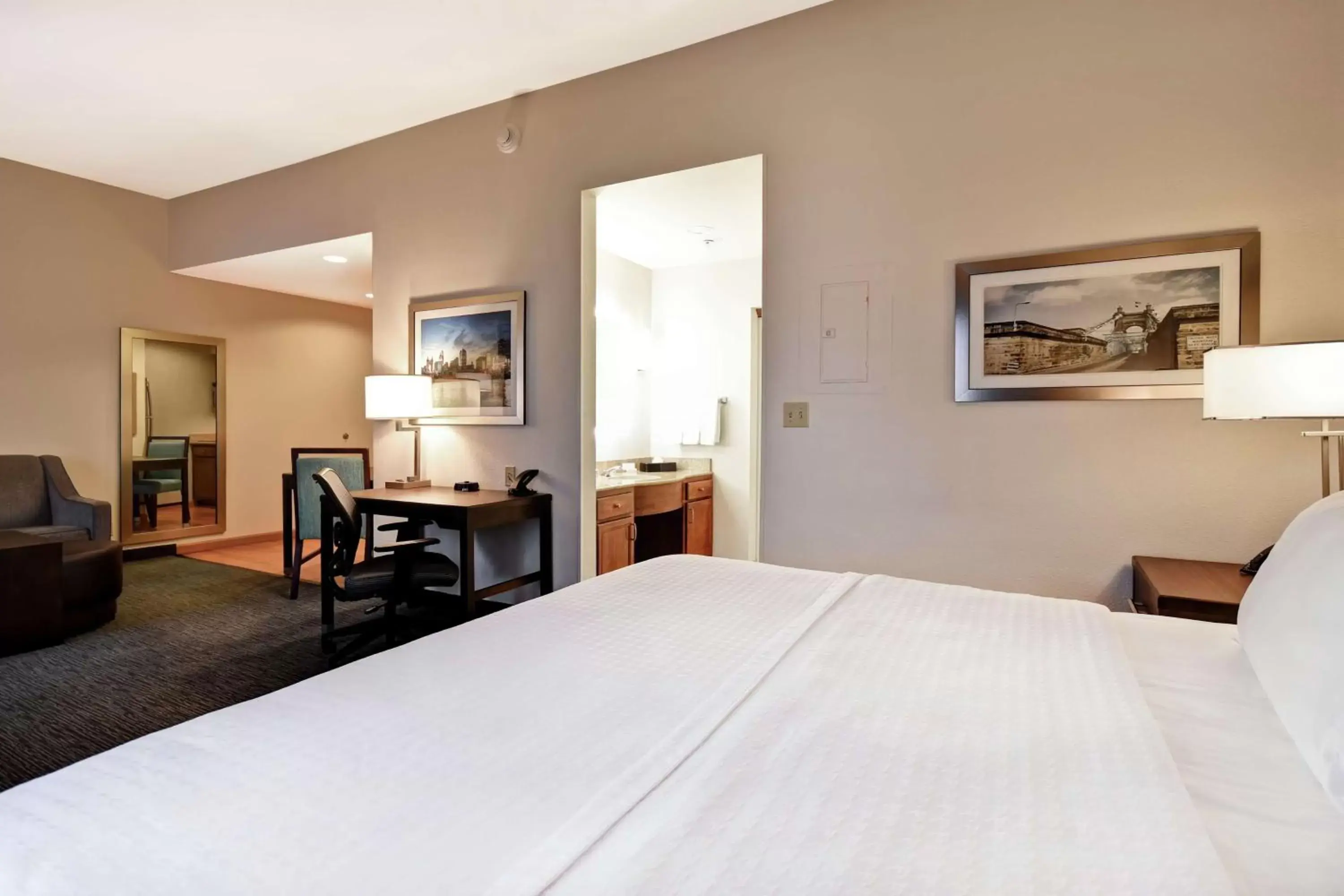Bedroom, Bed in Homewood Suites by Hilton Cincinnati-Milford