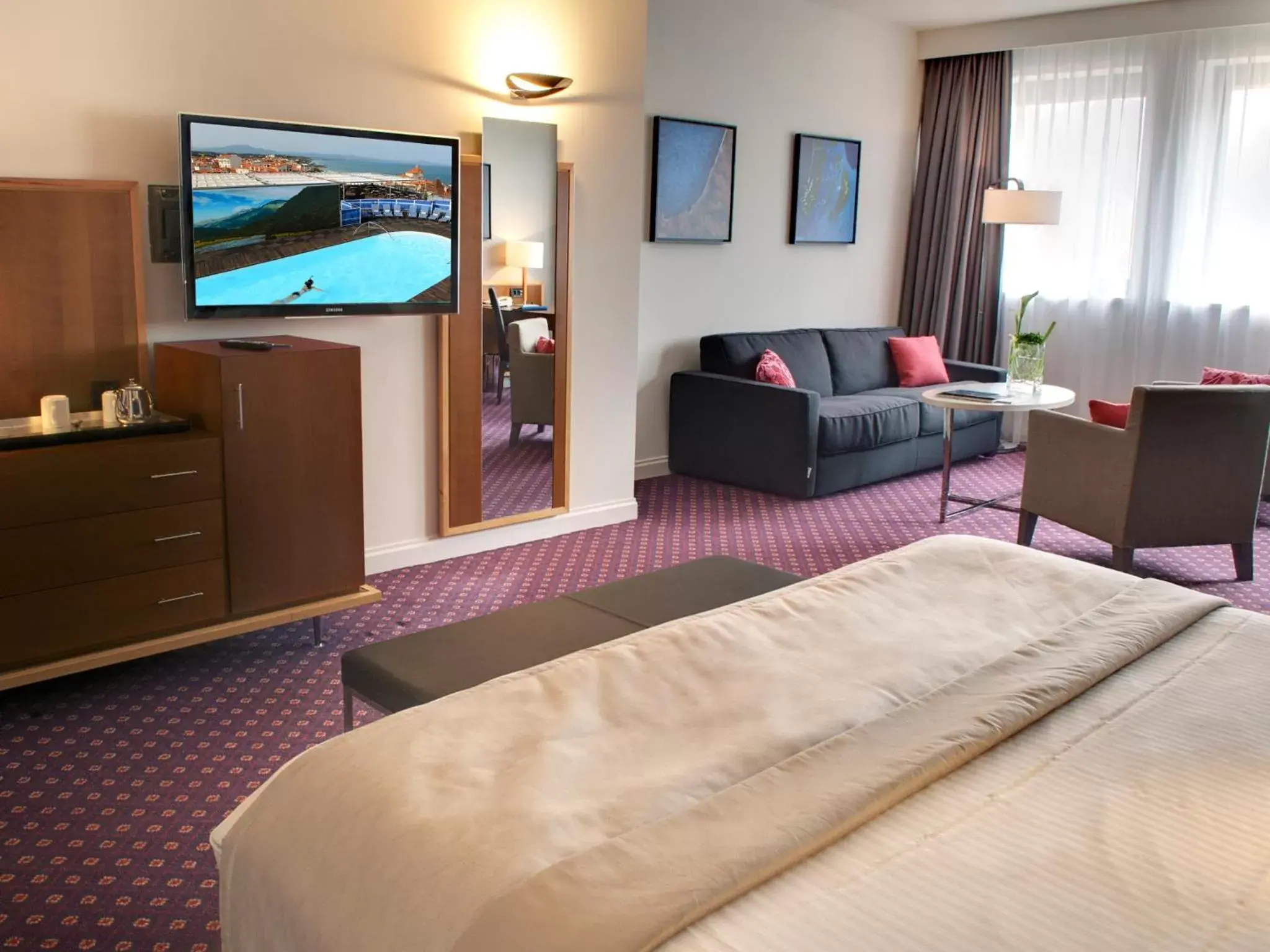 Bed, TV/Entertainment Center in Radisson Blu Hotel Biarritz