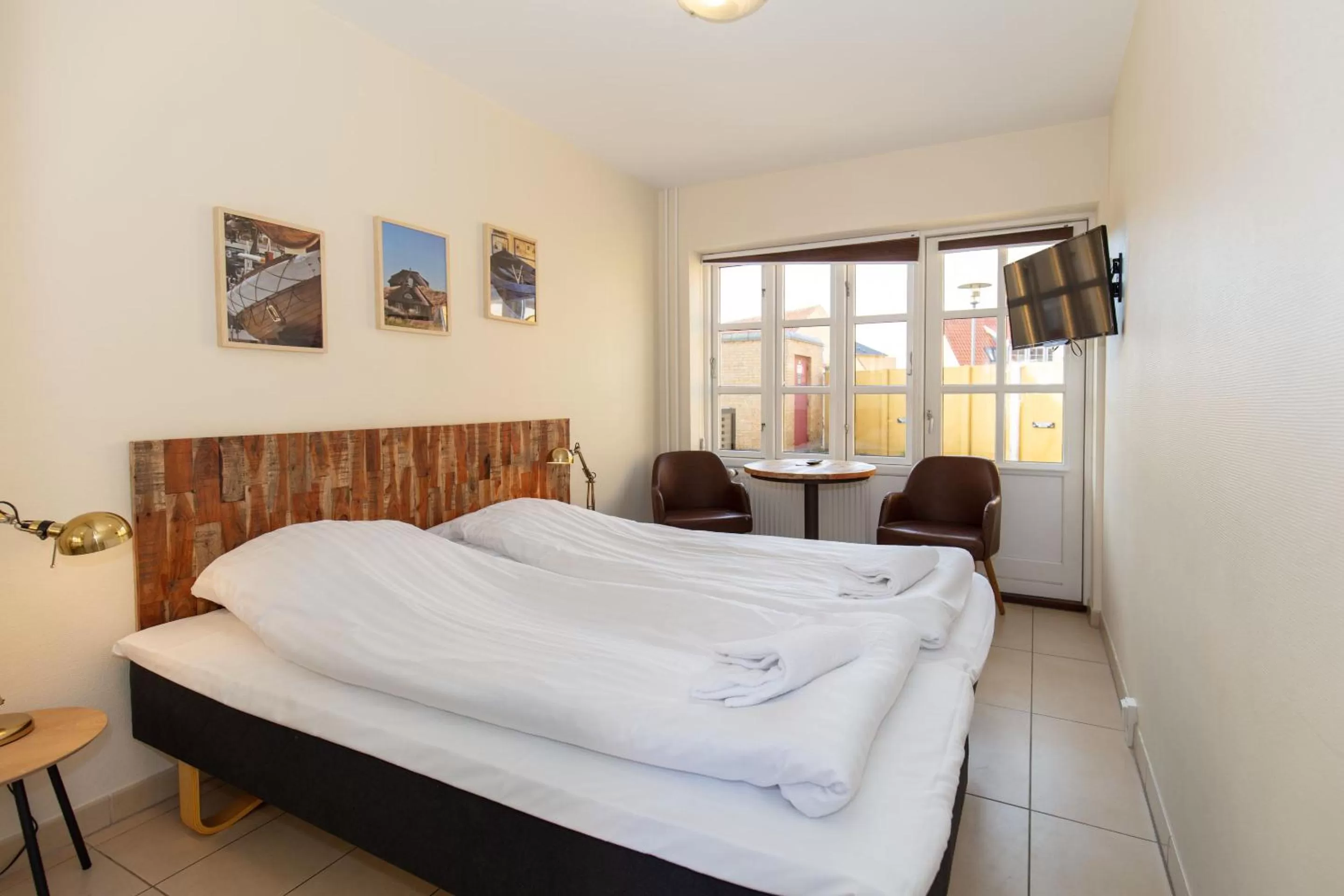 Bed in Foldens Hotel