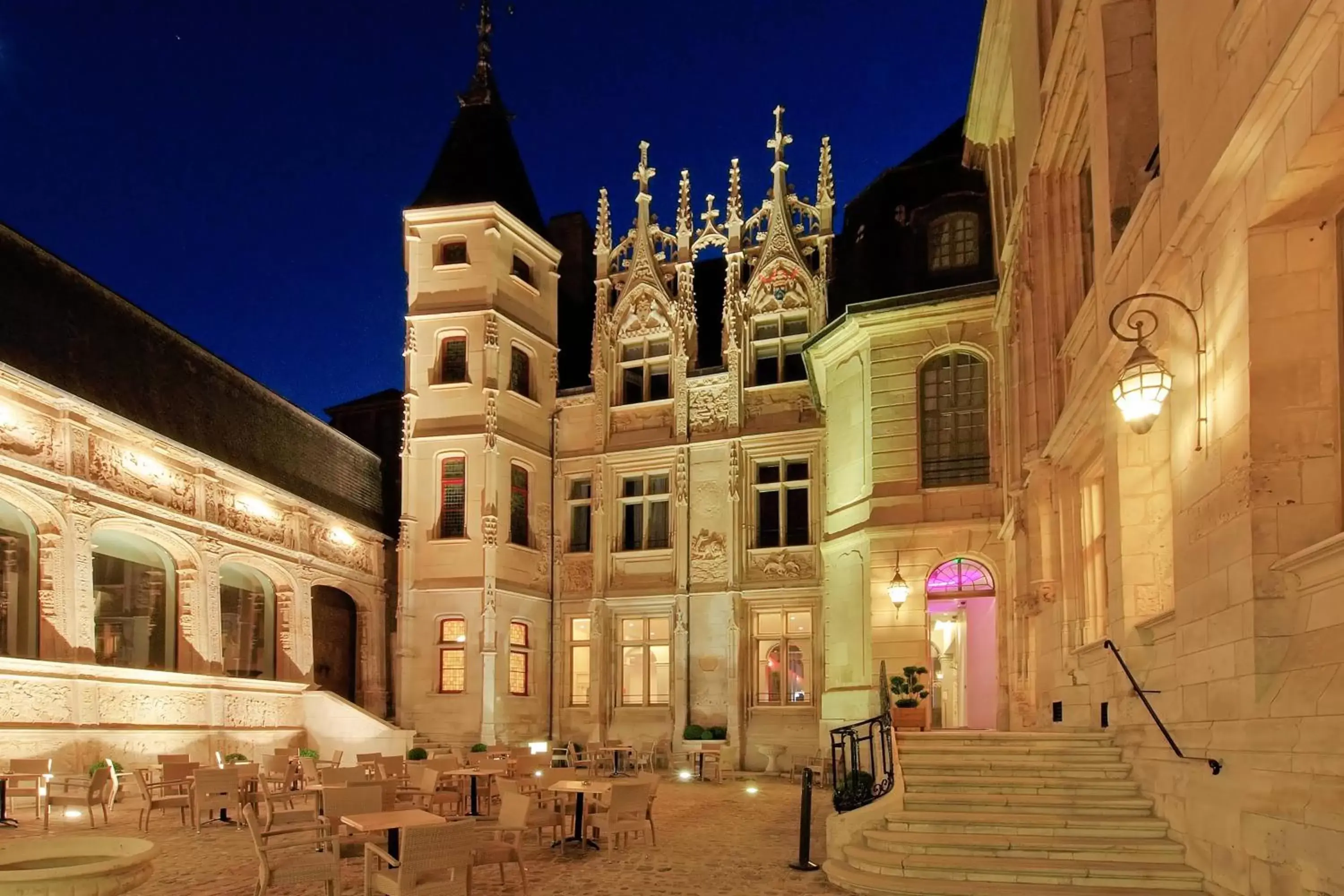 Property Building in Hôtel de Bourgtheroulde, Autograph Collection