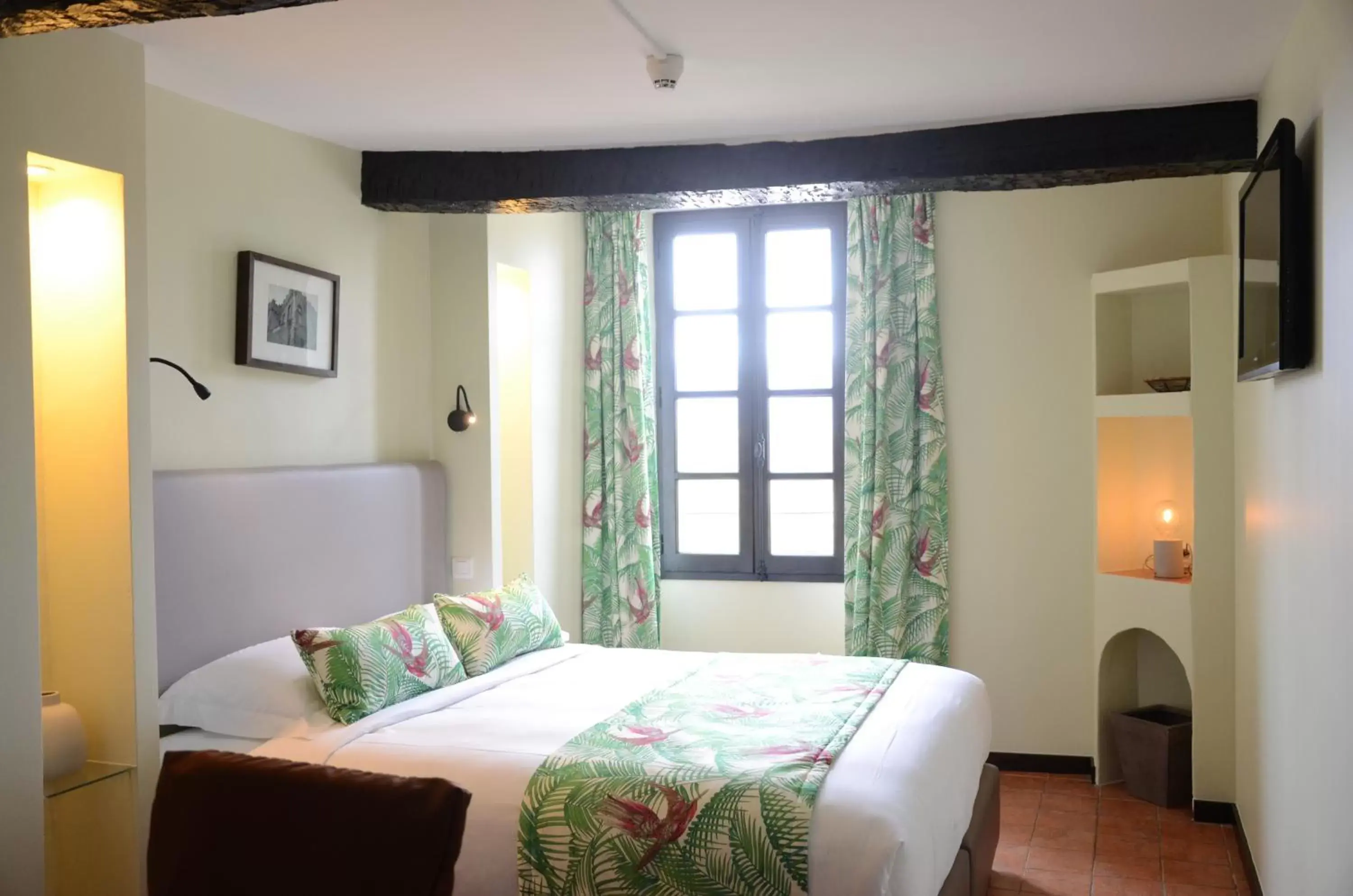 Photo of the whole room, Bed in Hôtel Grimaldi