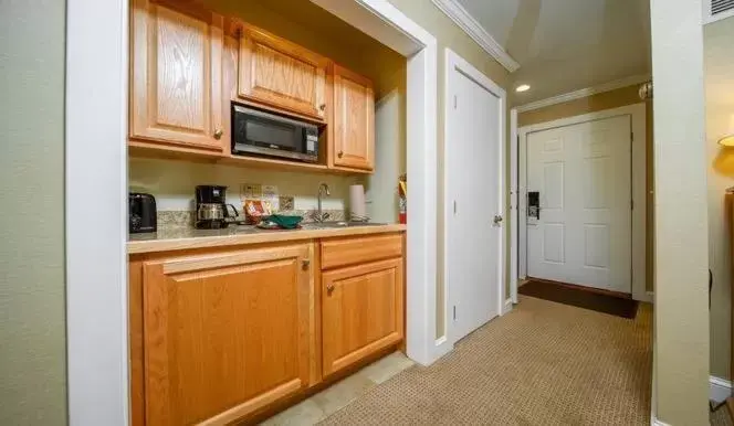 Kitchen/Kitchenette in Stoweflake Mountain Resort & Spa