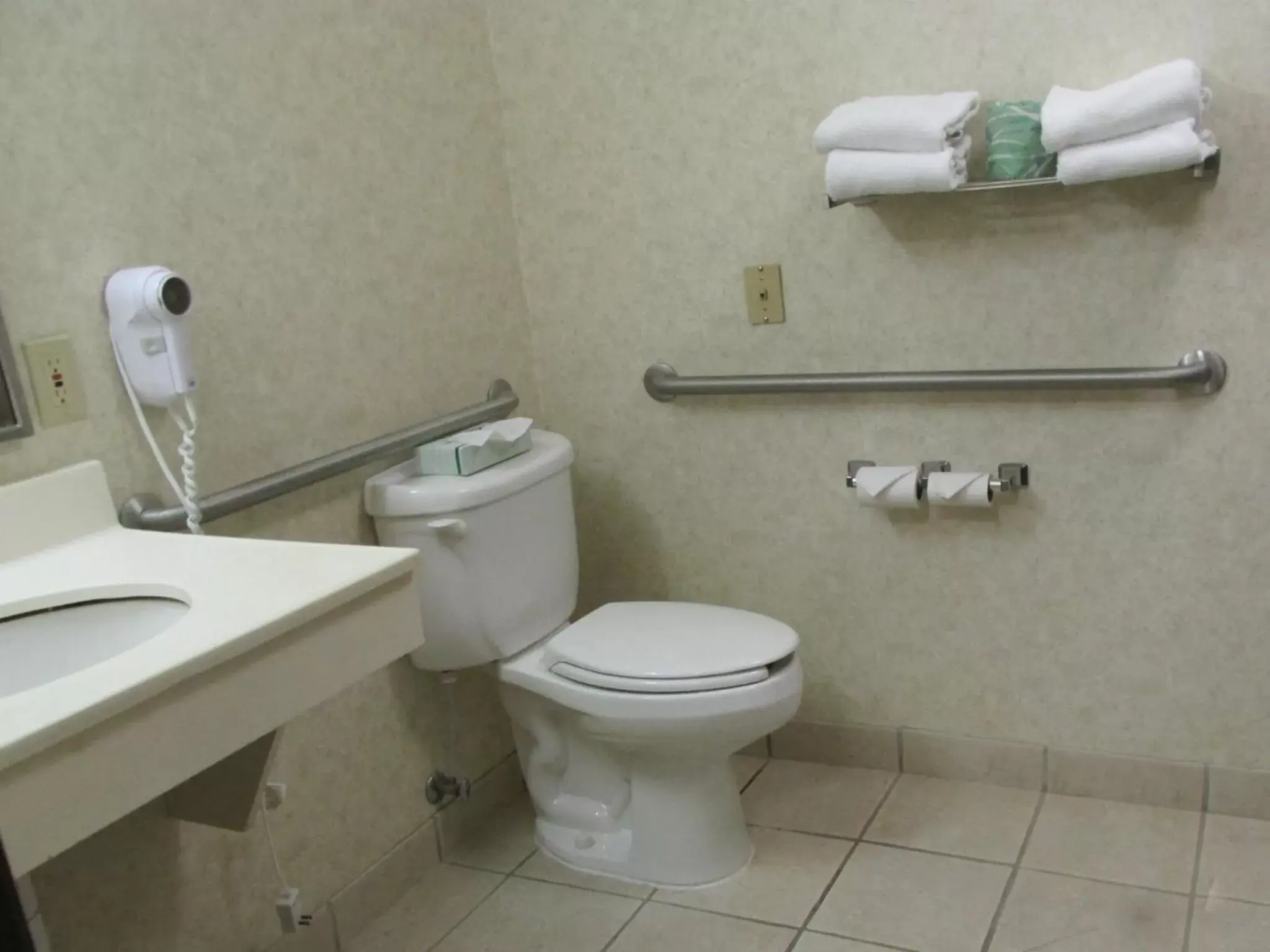 Bathroom in Kelly Inn and Suites Mitchell