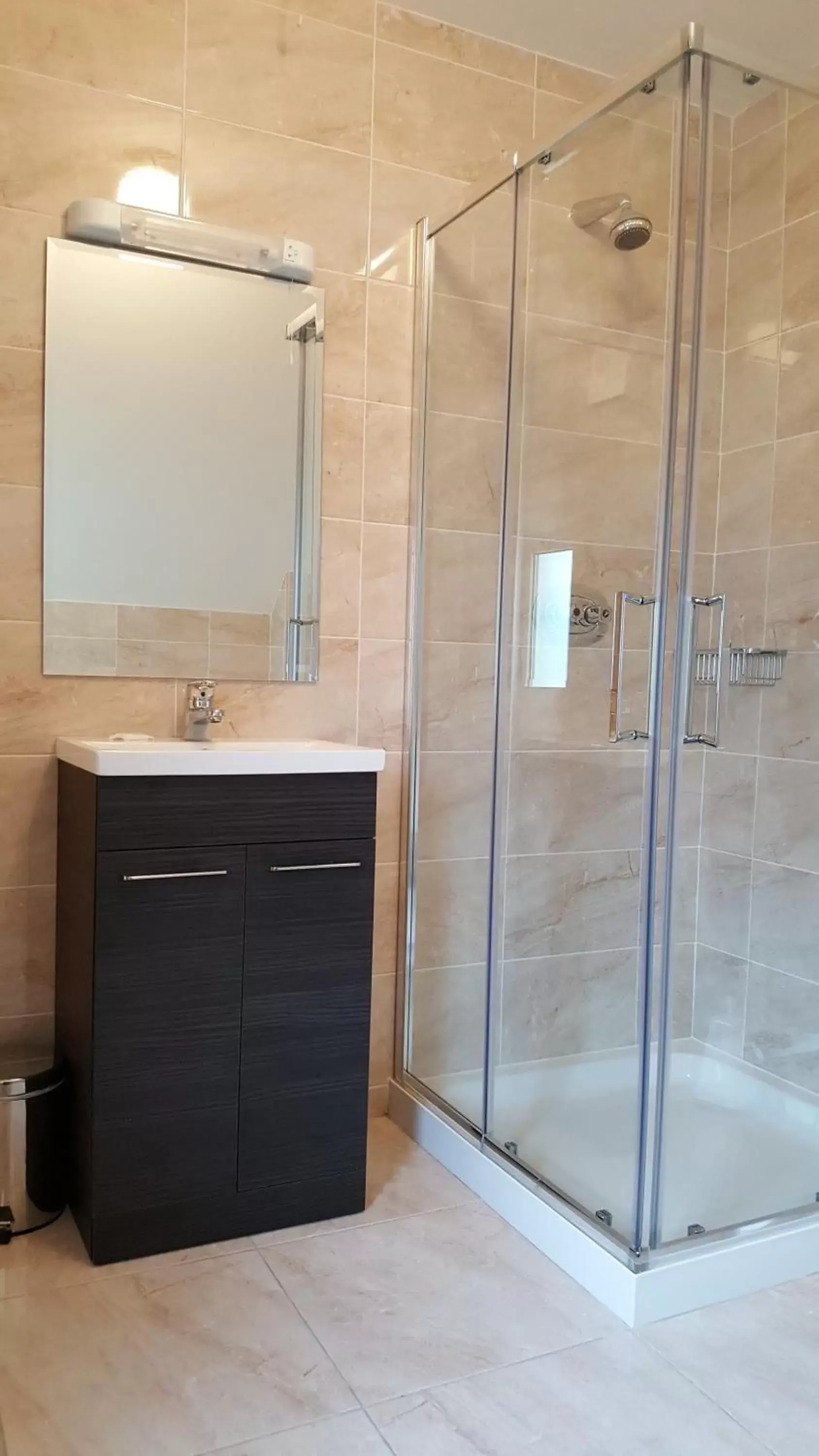 Shower, Bathroom in St Bridget's Apartments