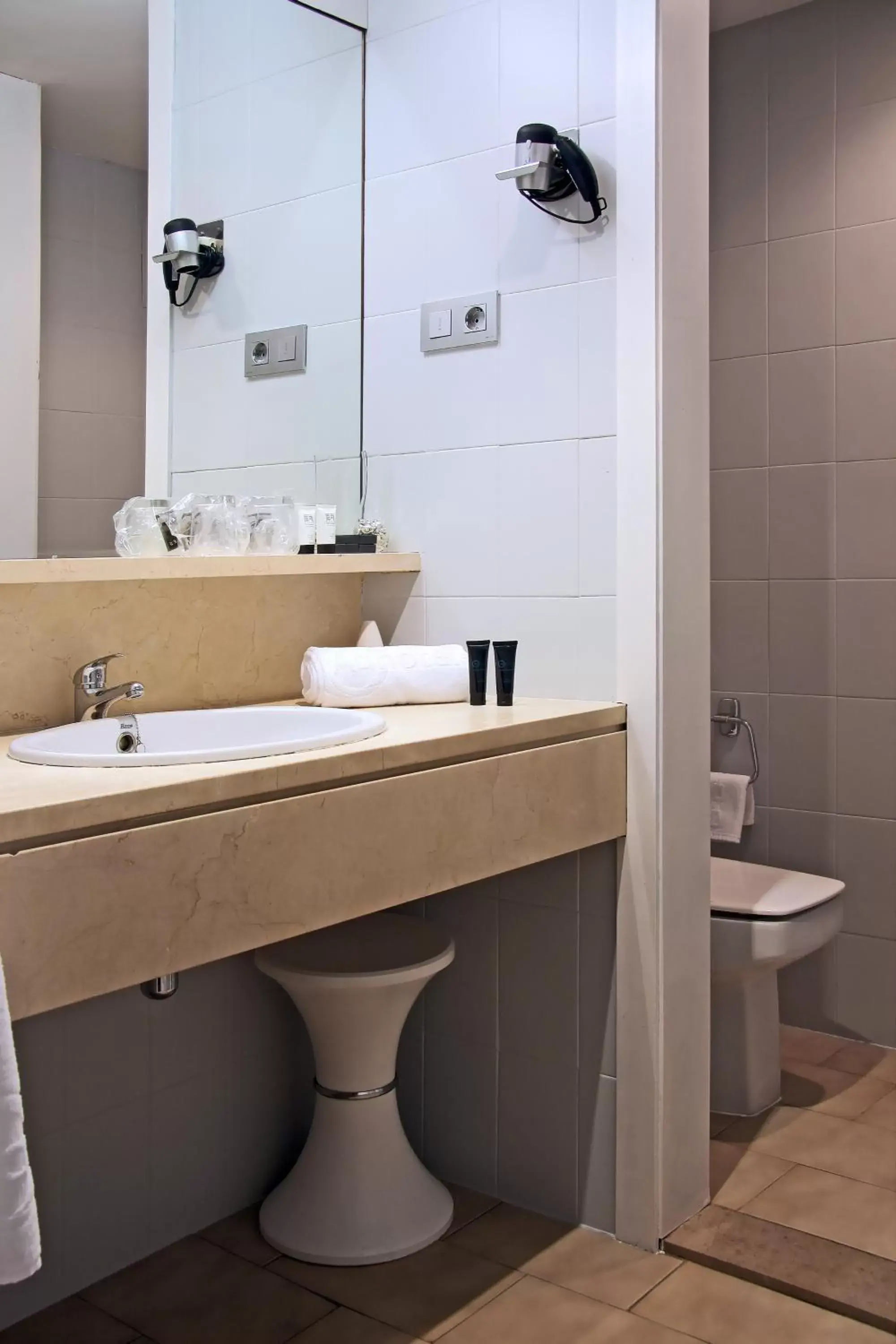 Toilet, Bathroom in Hotel Zaragoza Royal