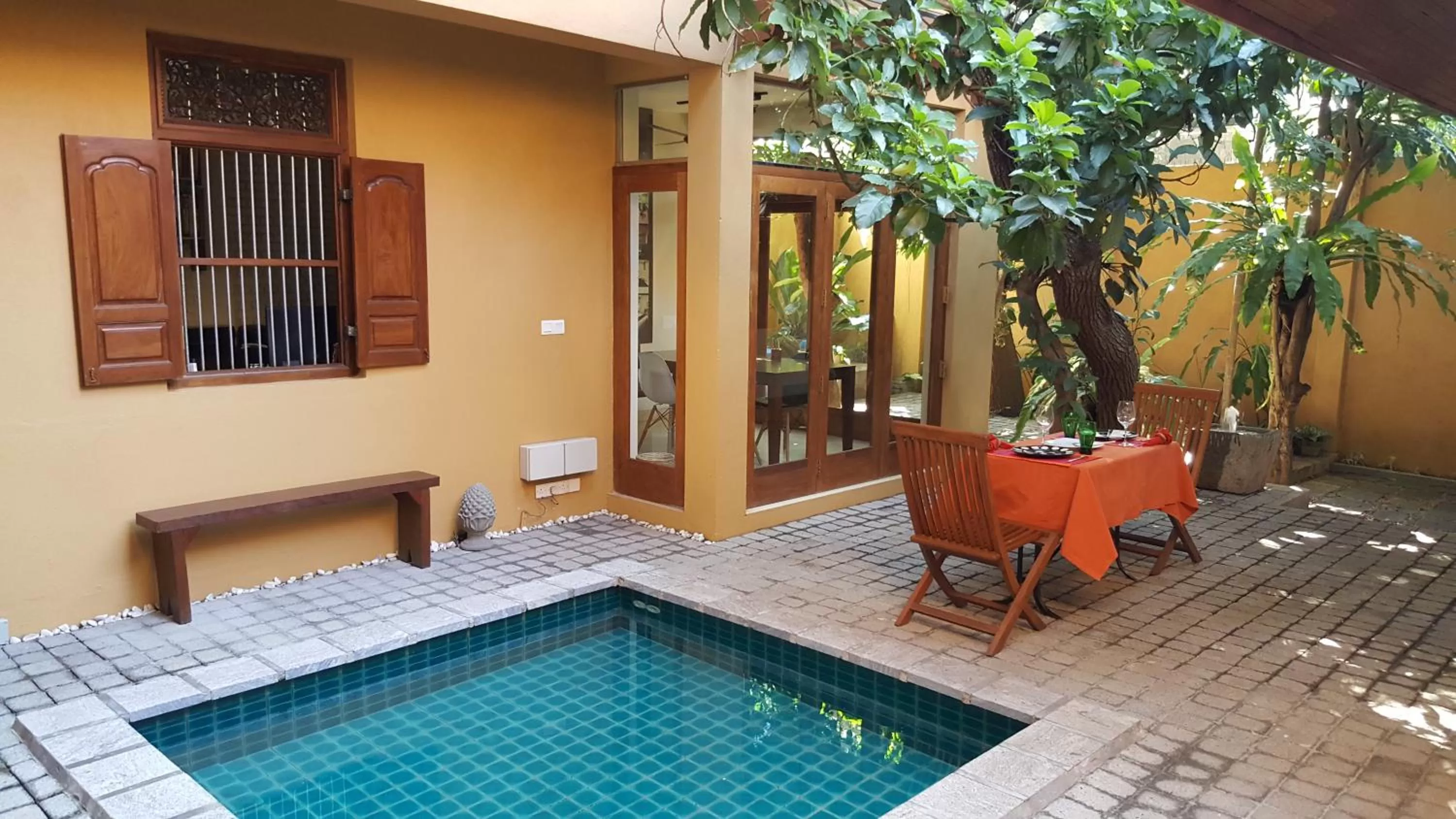 Swimming pool in Urban Bliss Studio