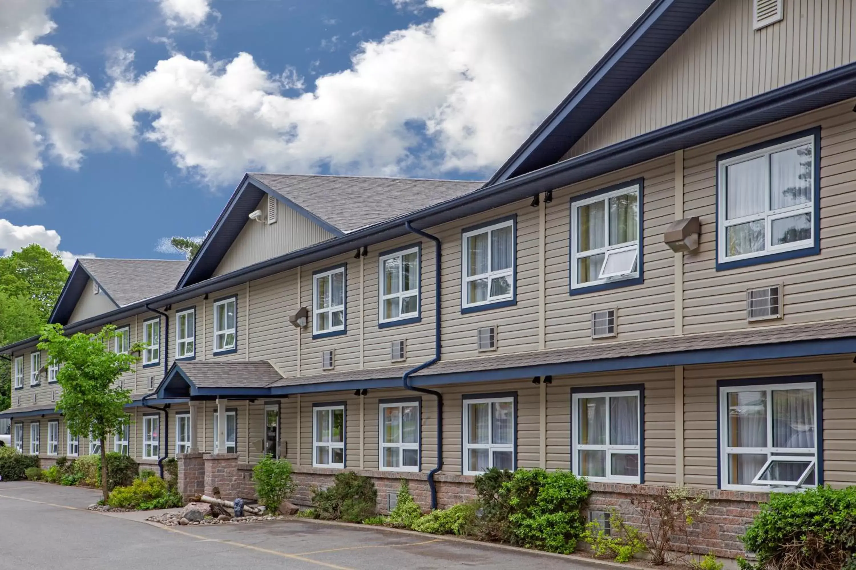 Facade/entrance, Property Building in Super 8 by Wyndham Sault Ste Marie On