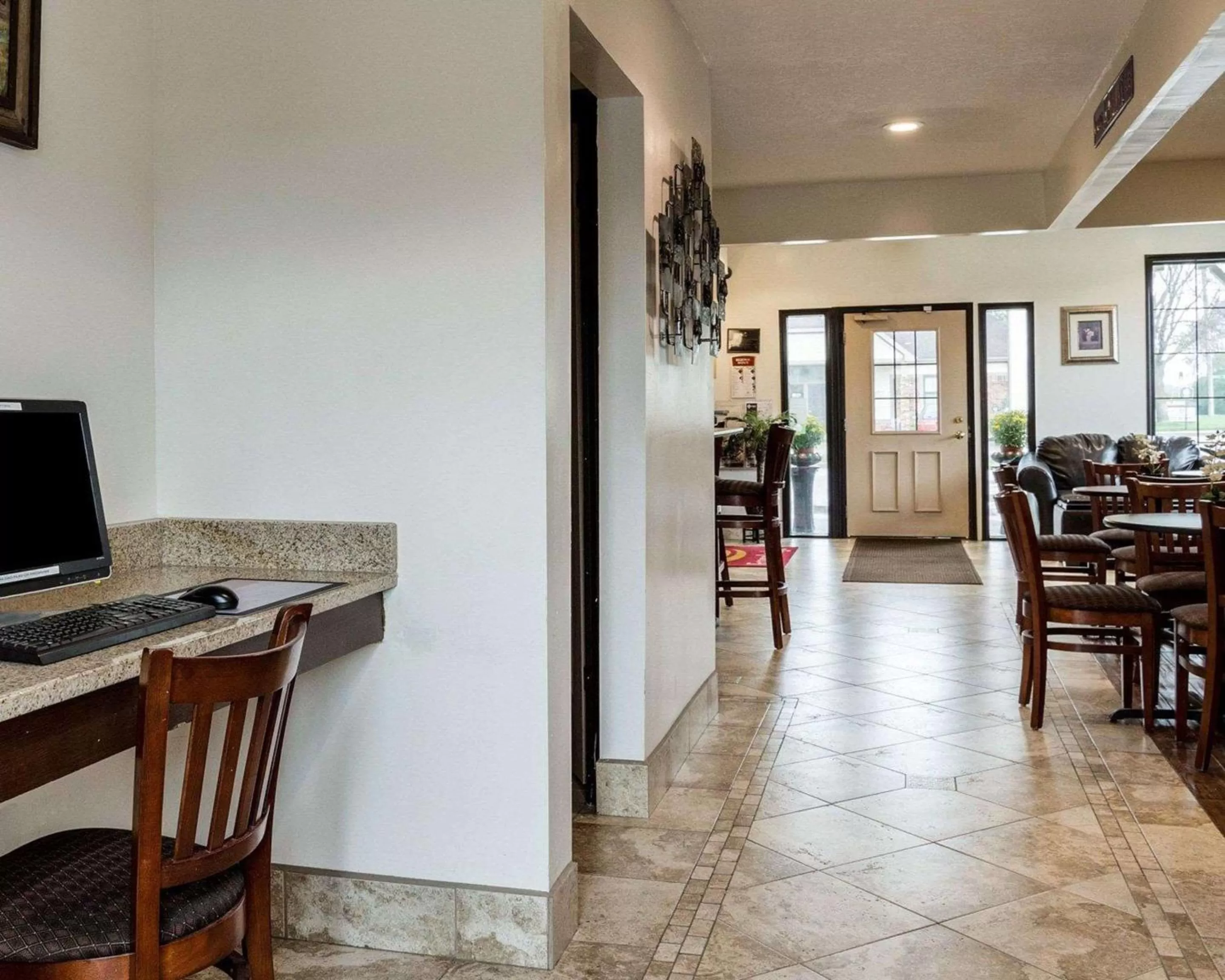 Business facilities in Econo Lodge University