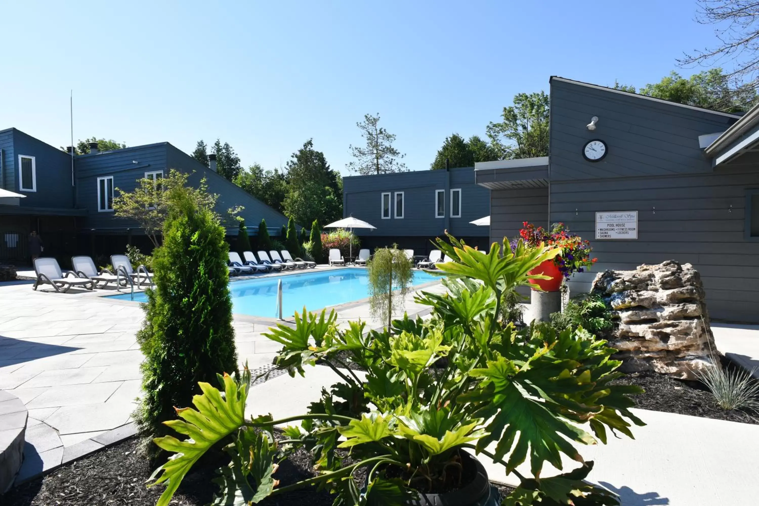 Swimming pool, Property Building in Millcroft Inn & Spa