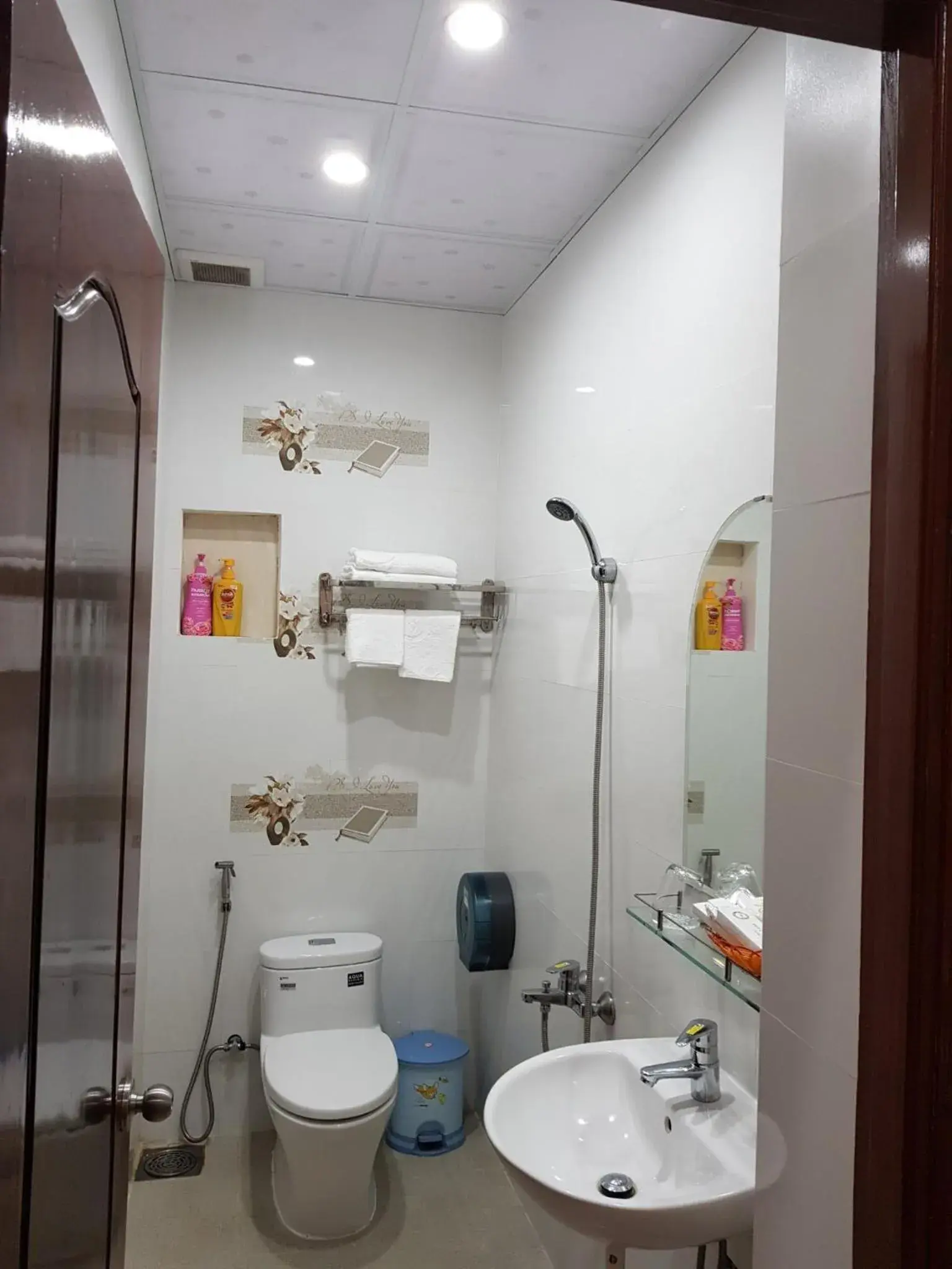 Bathroom in Phuc Hung Hotel 1