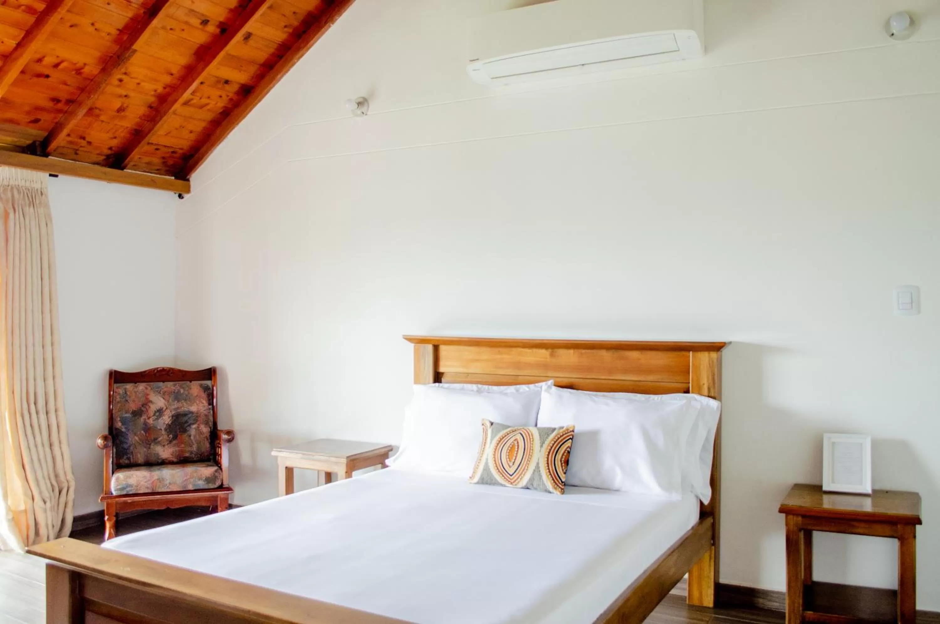 Photo of the whole room in Hotel Santa Isabel