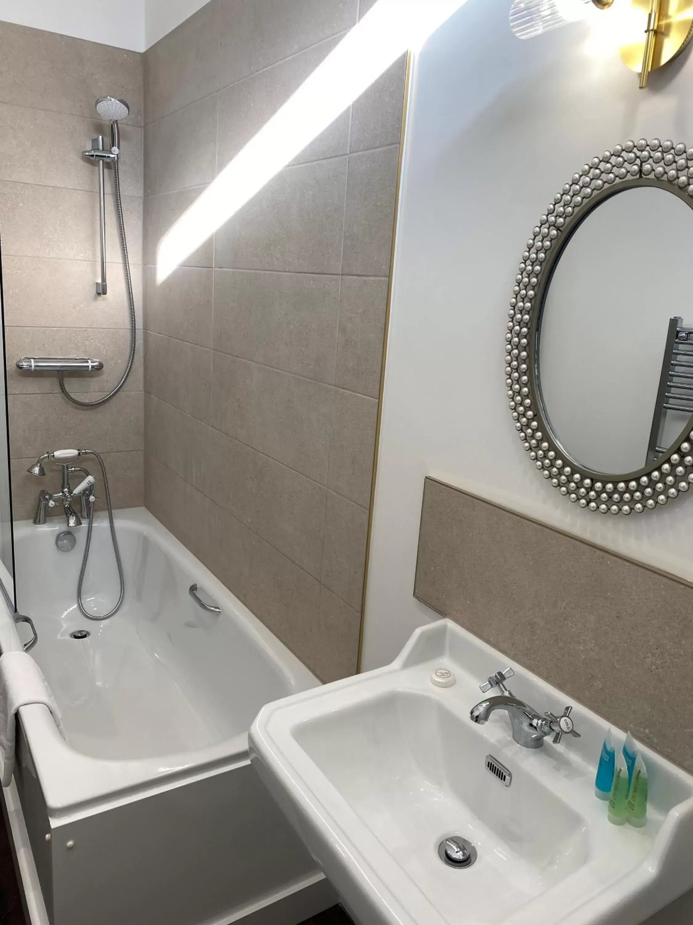 Bathroom in The Elizabeth House Hotel