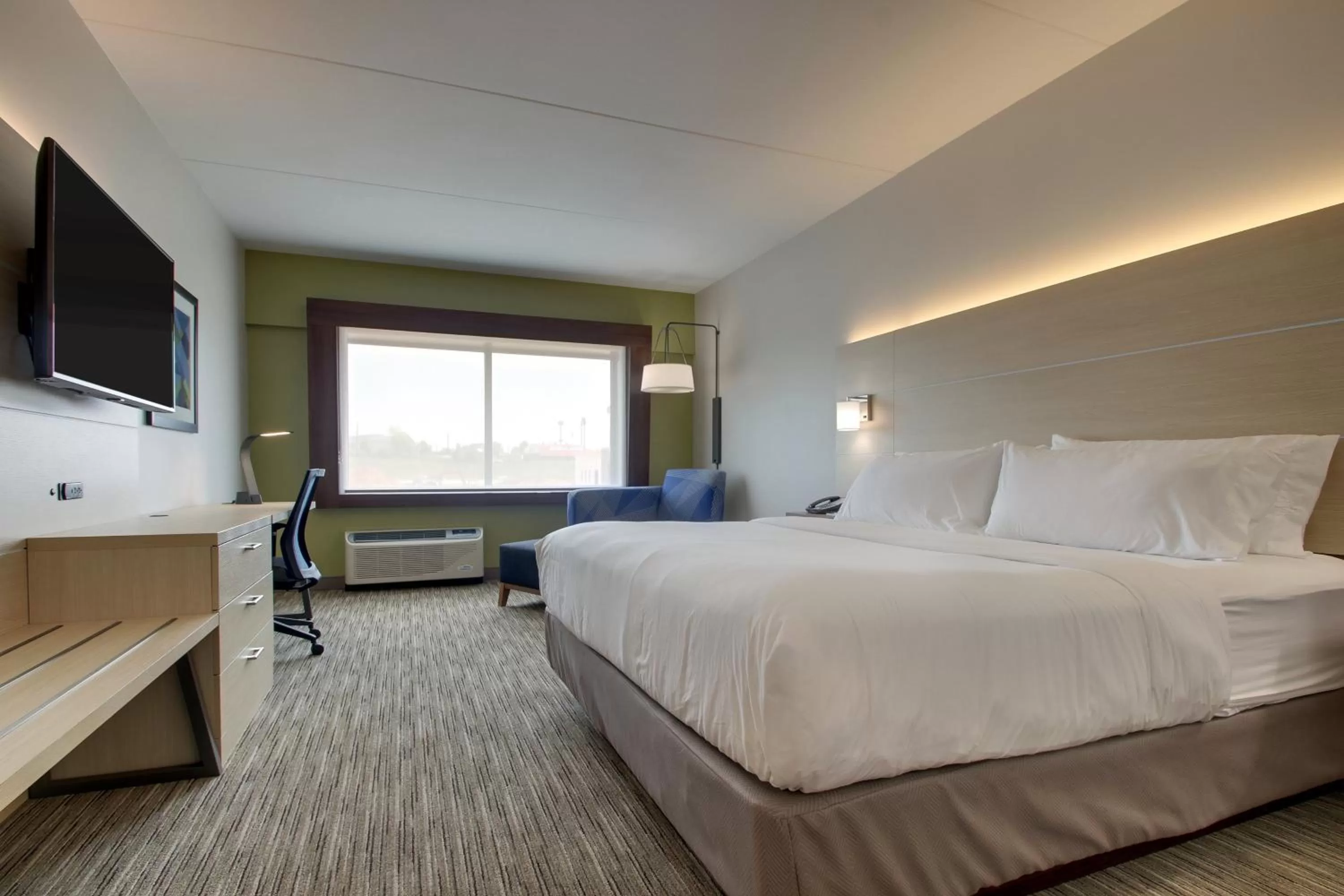 Photo of the whole room, Bed in Holiday Inn Express & Suites - Elizabethtown North by IHG