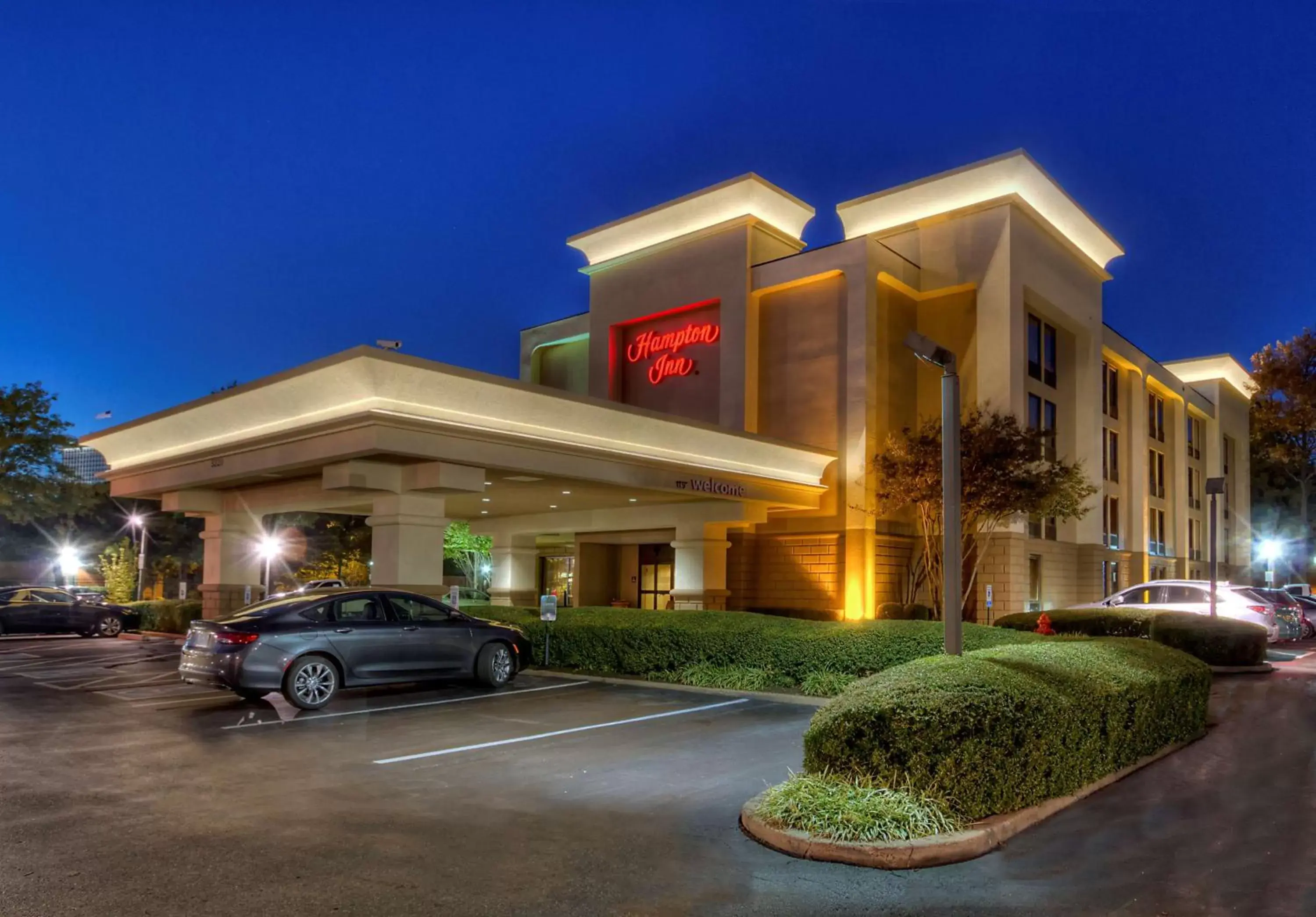 Property Building in Hampton Inn Memphis Poplar