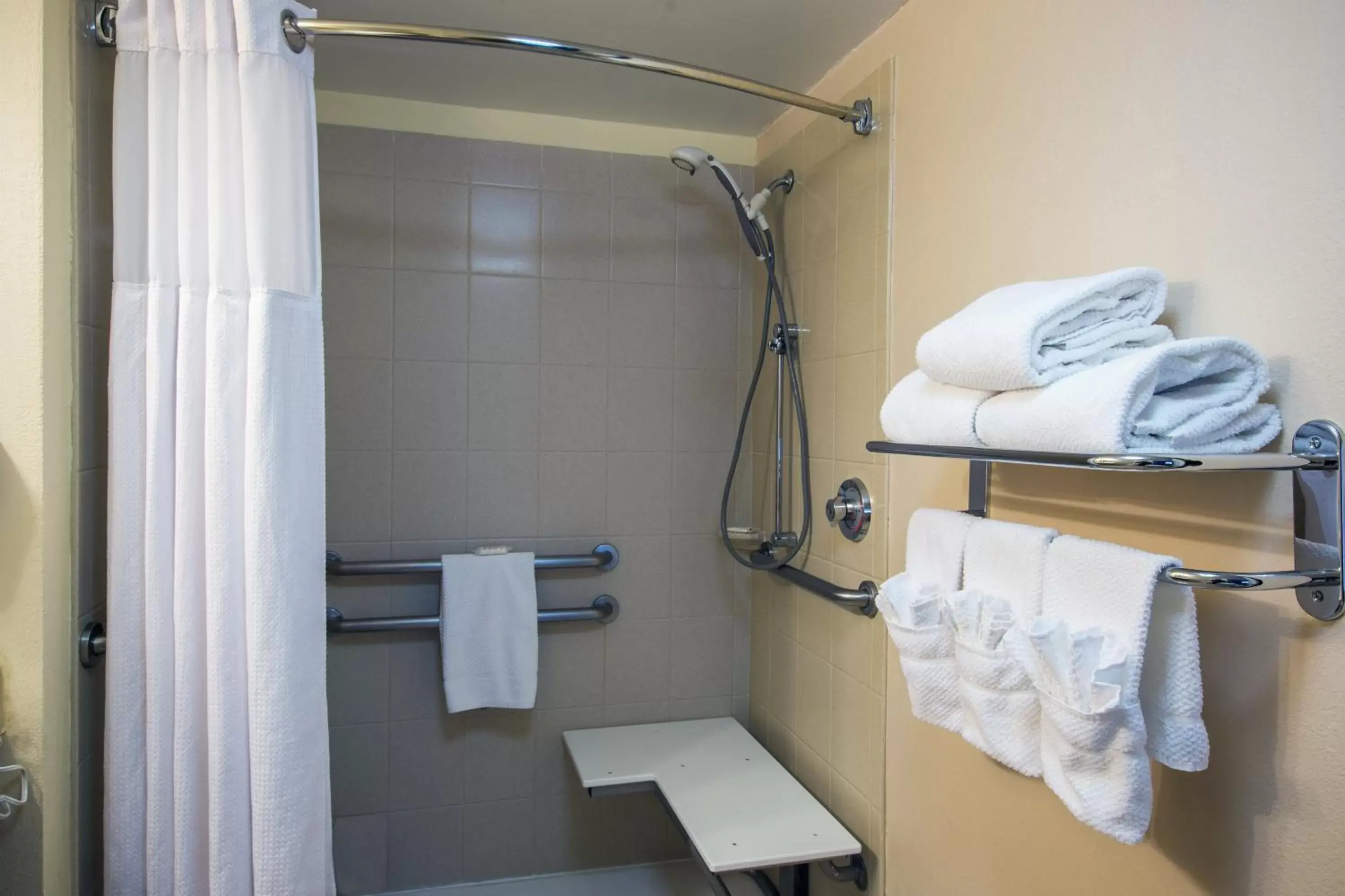 Photo of the whole room, Bathroom in Staybridge Suites Wilmington-Newark, an IHG Hotel