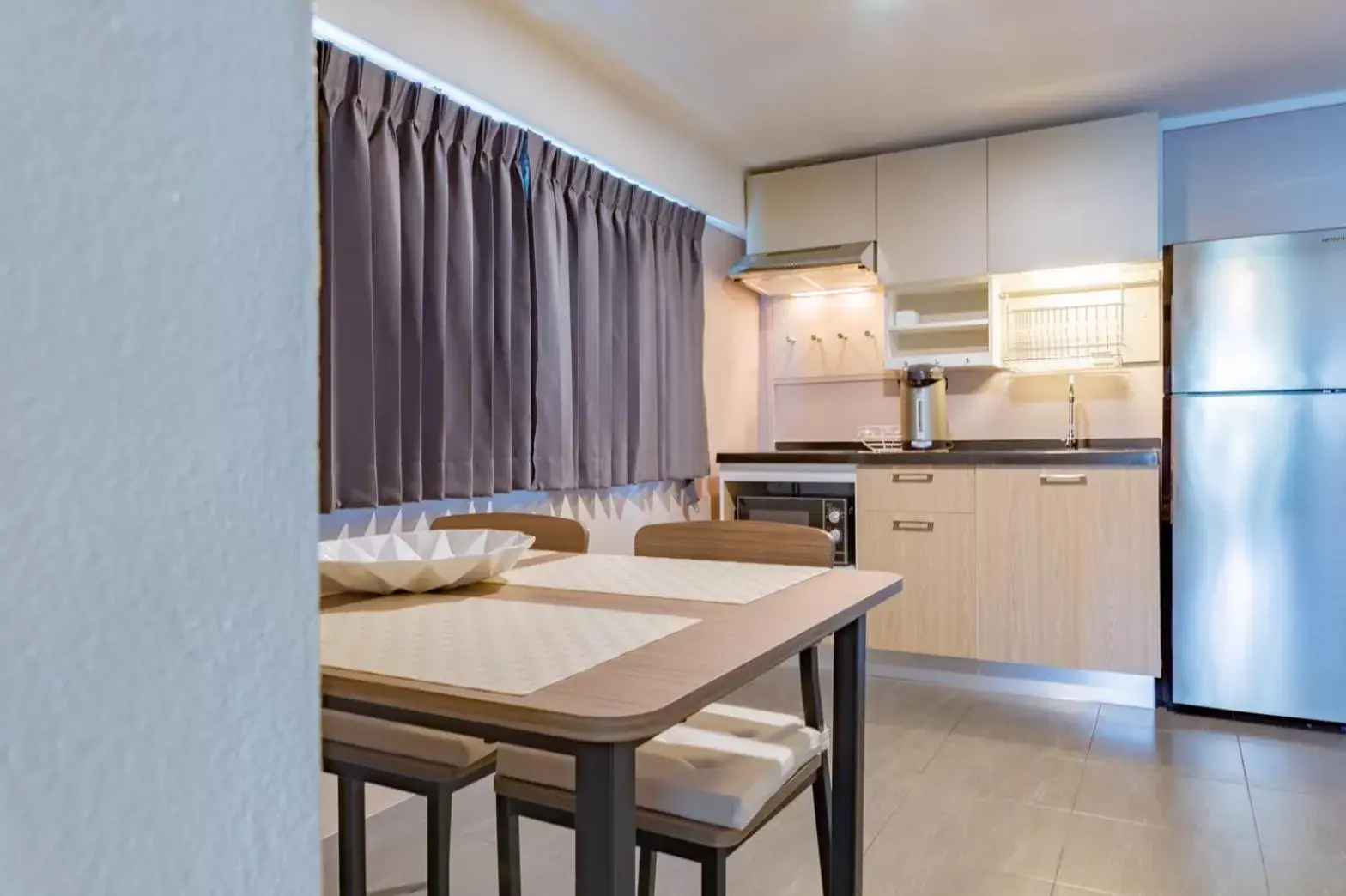 Kitchen or kitchenette, Dining Area in THE BEACH CHA AM Suites
